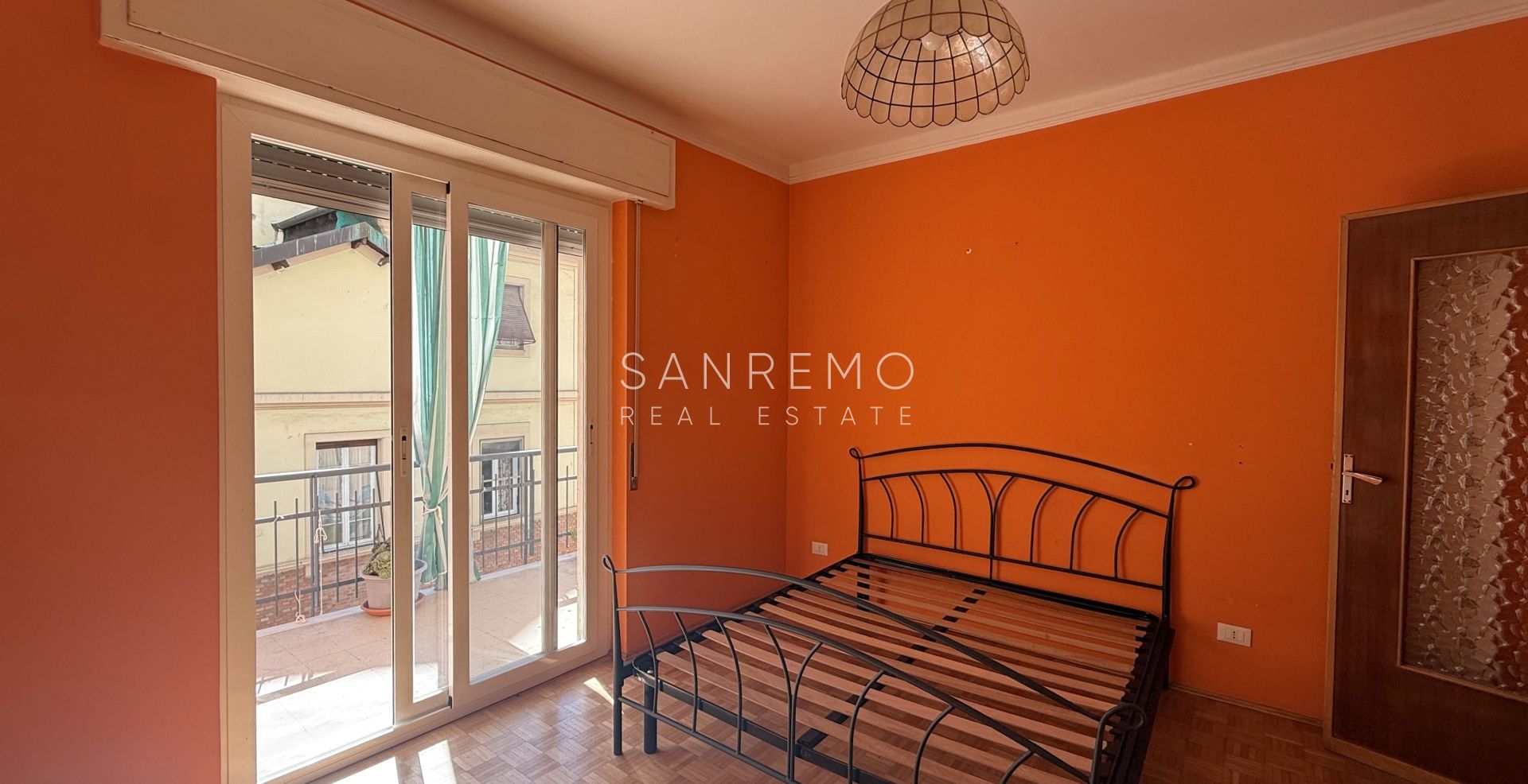 Spacious and bright one-bedroom apartment with a large terrace