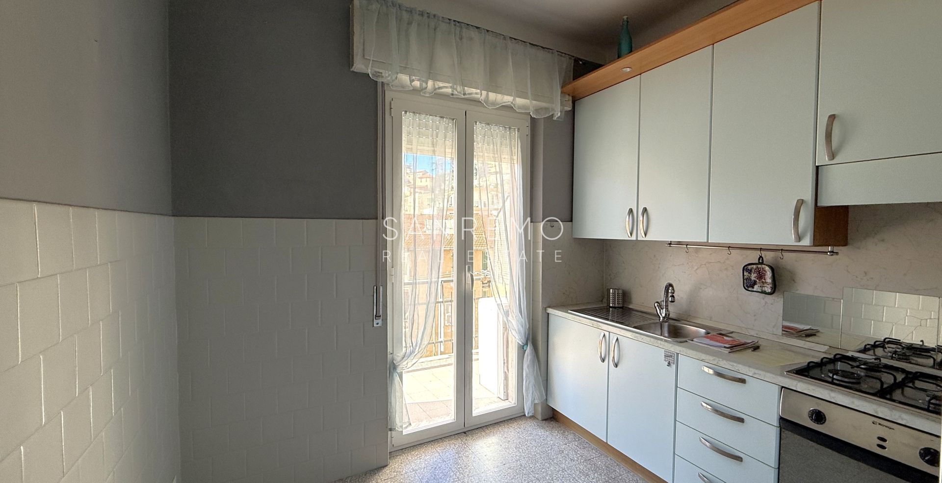 Spacious and bright one-bedroom apartment with a large terrace