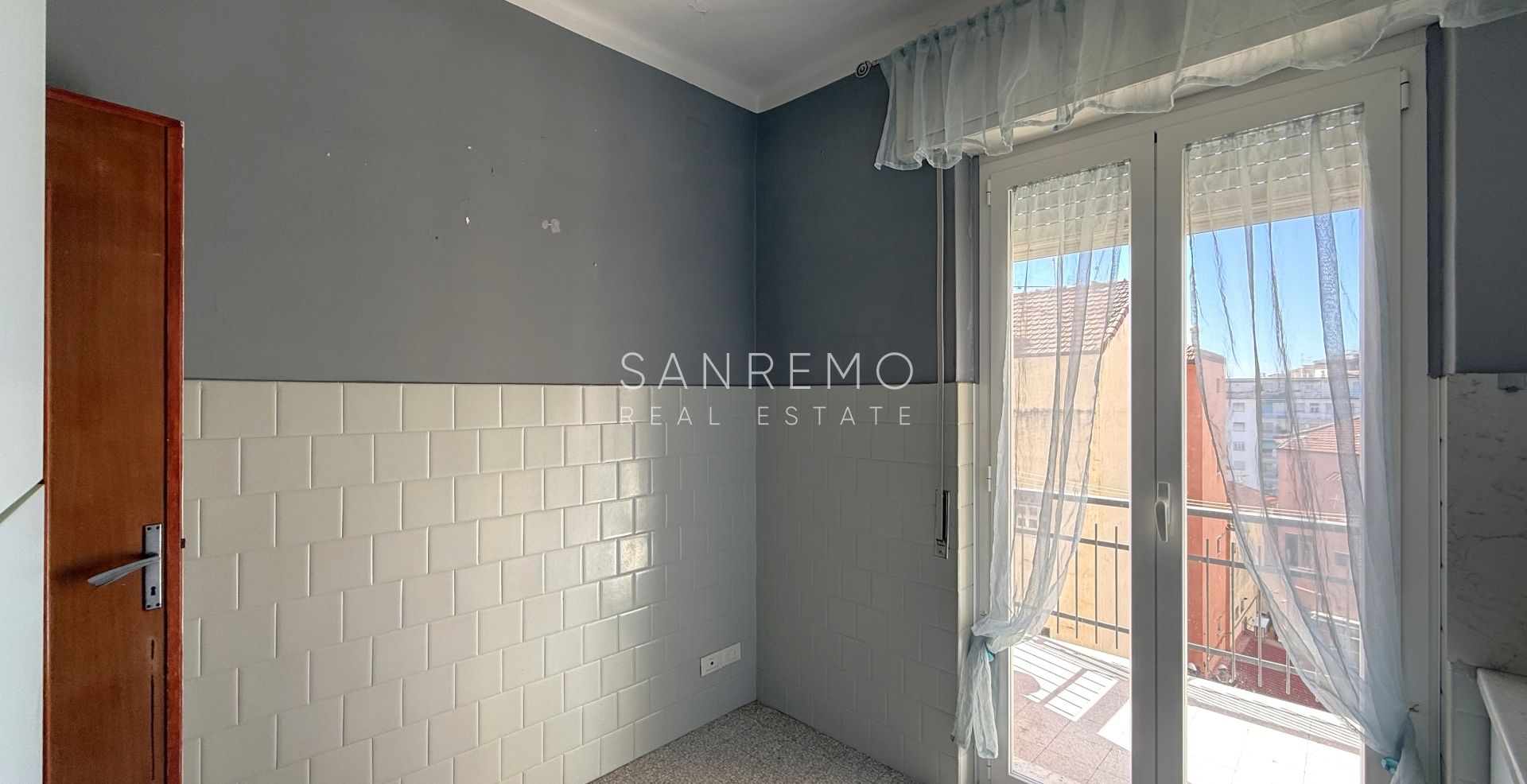 Spacious and bright one-bedroom apartment with a large terrace