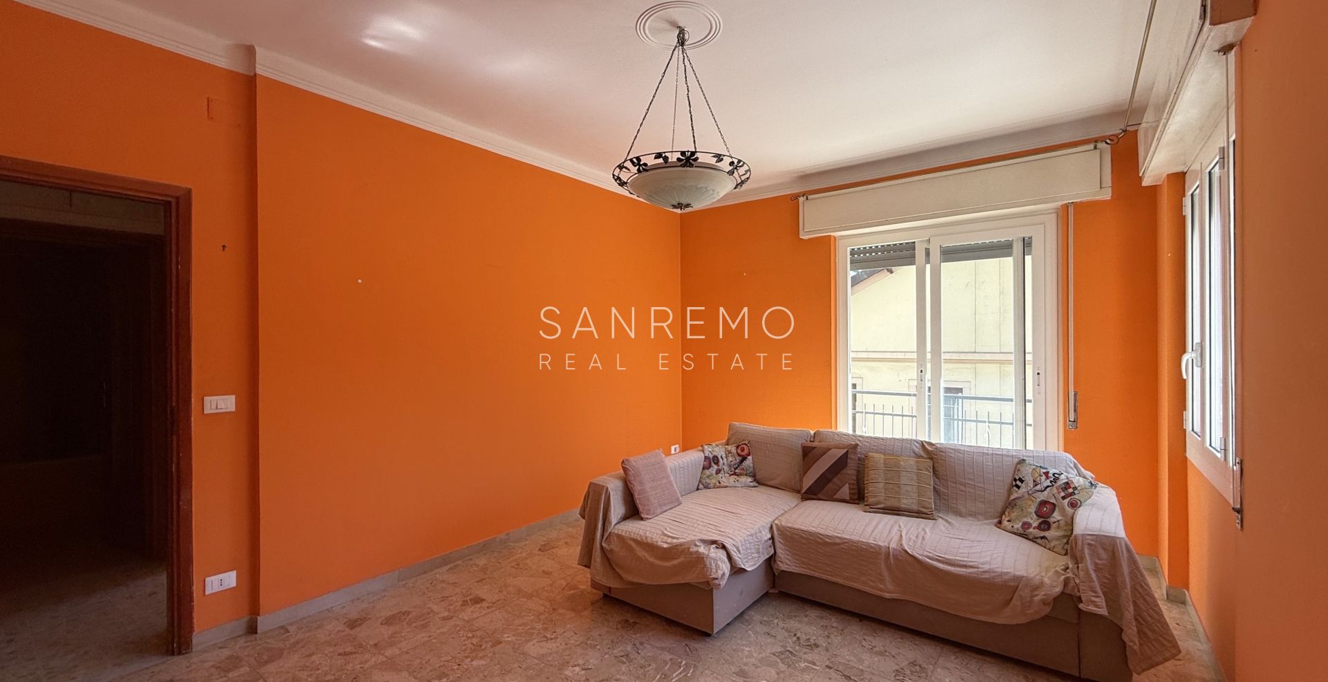 Spacious and bright one-bedroom apartment with a large terrace