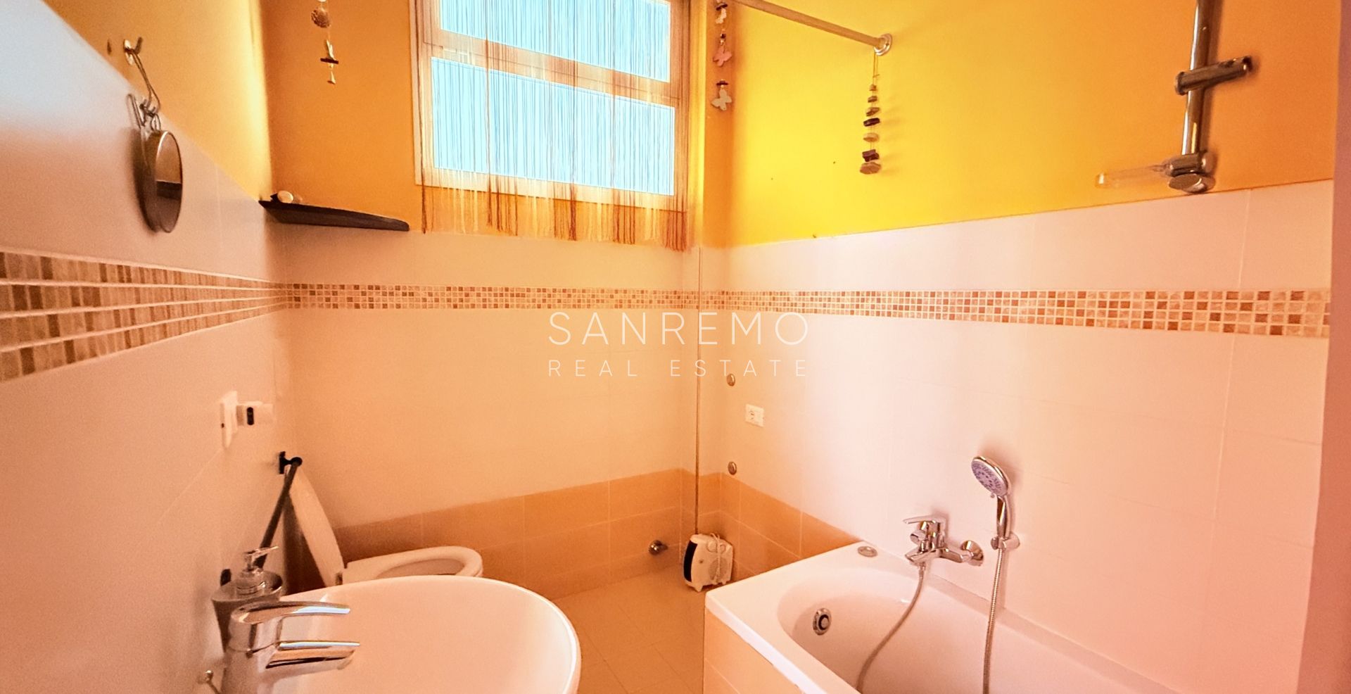 Spacious and bright one-bedroom apartment with a large terrace