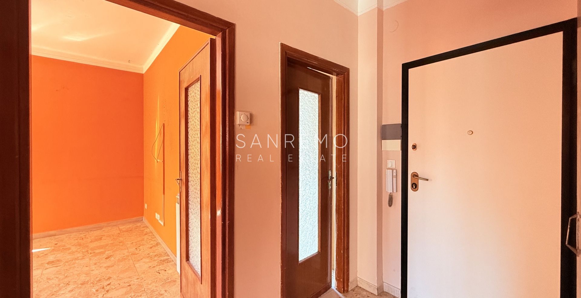 Spacious and bright one-bedroom apartment with a large terrace