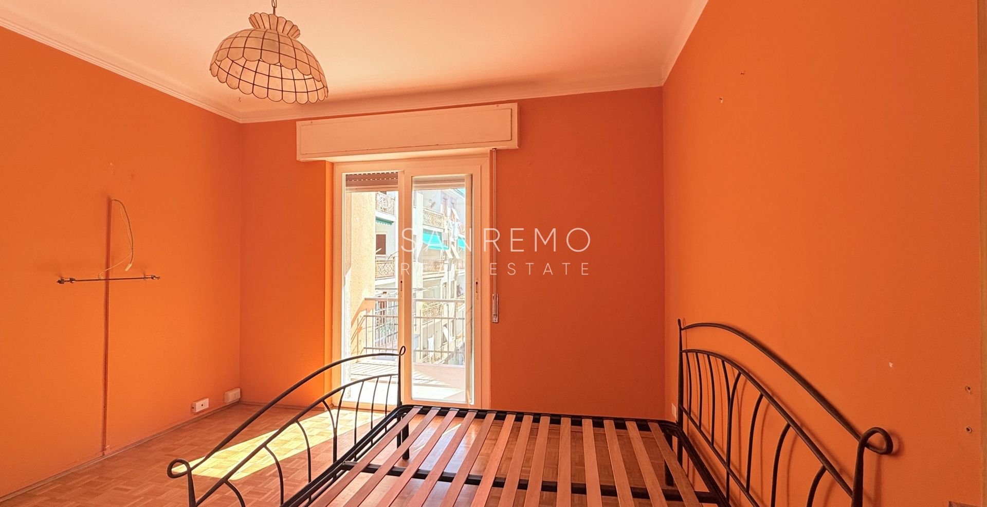 Spacious and bright one-bedroom apartment with a large terrace