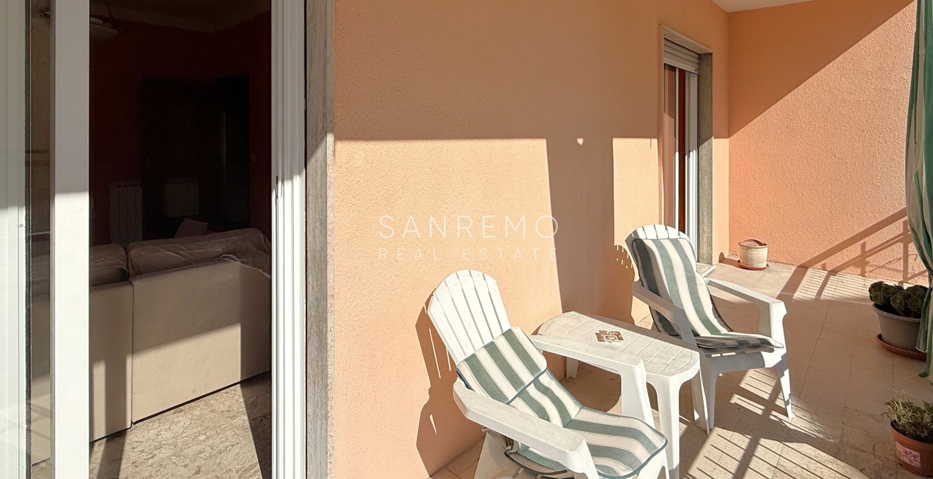 Spacious and bright one-bedroom apartment with a large terrace