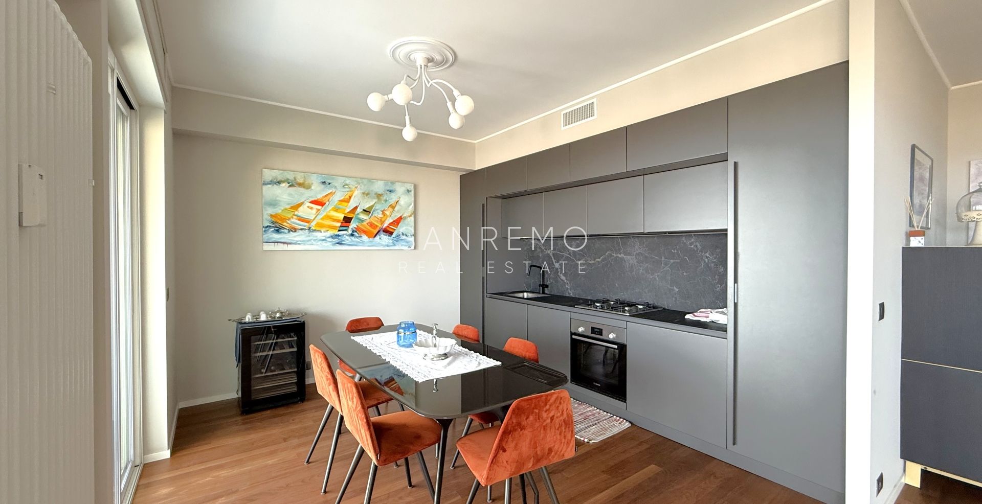 Bright 2 bedroom apartment with terrace and sea view