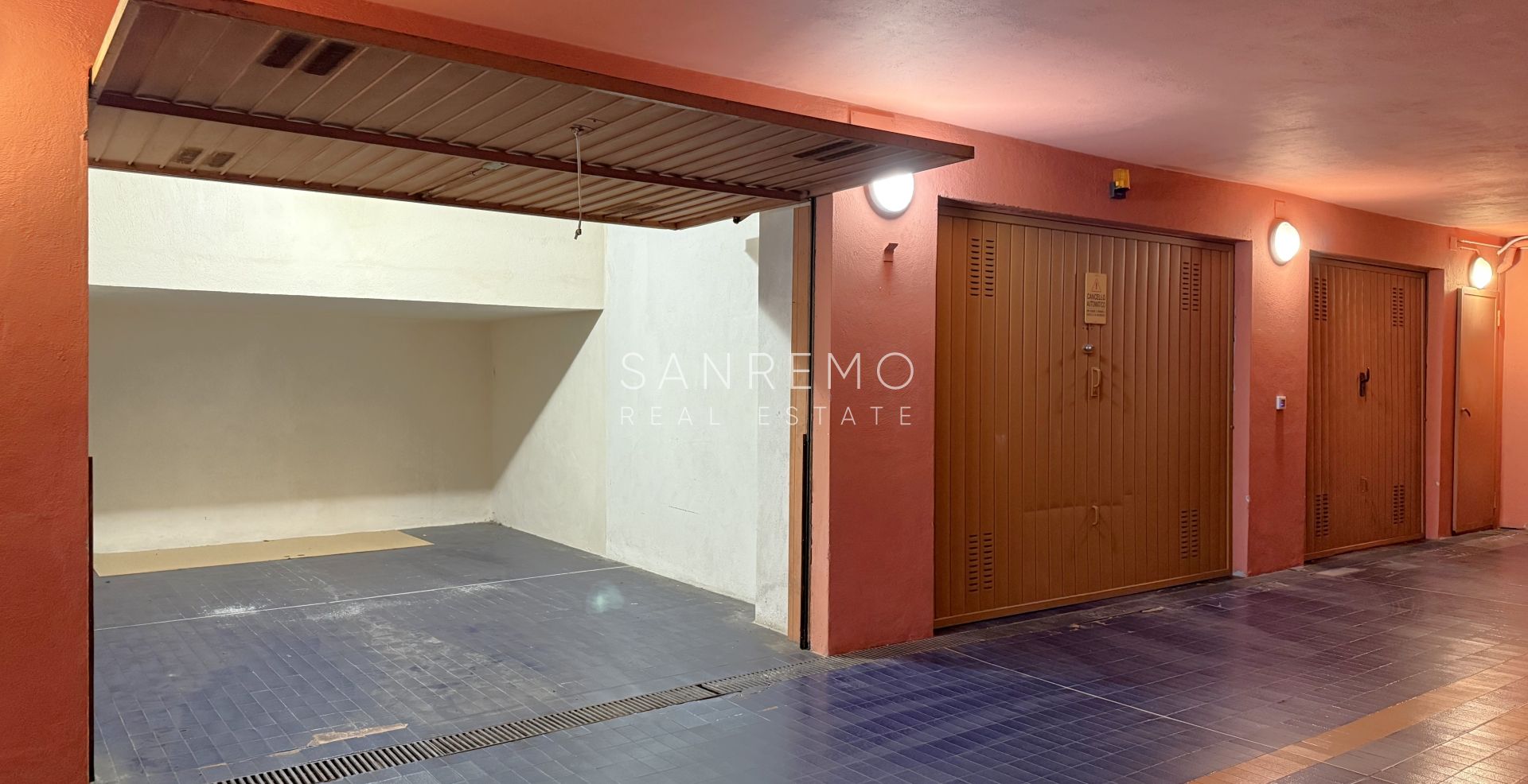 Bright 2 bedroom apartment with terrace and sea view
