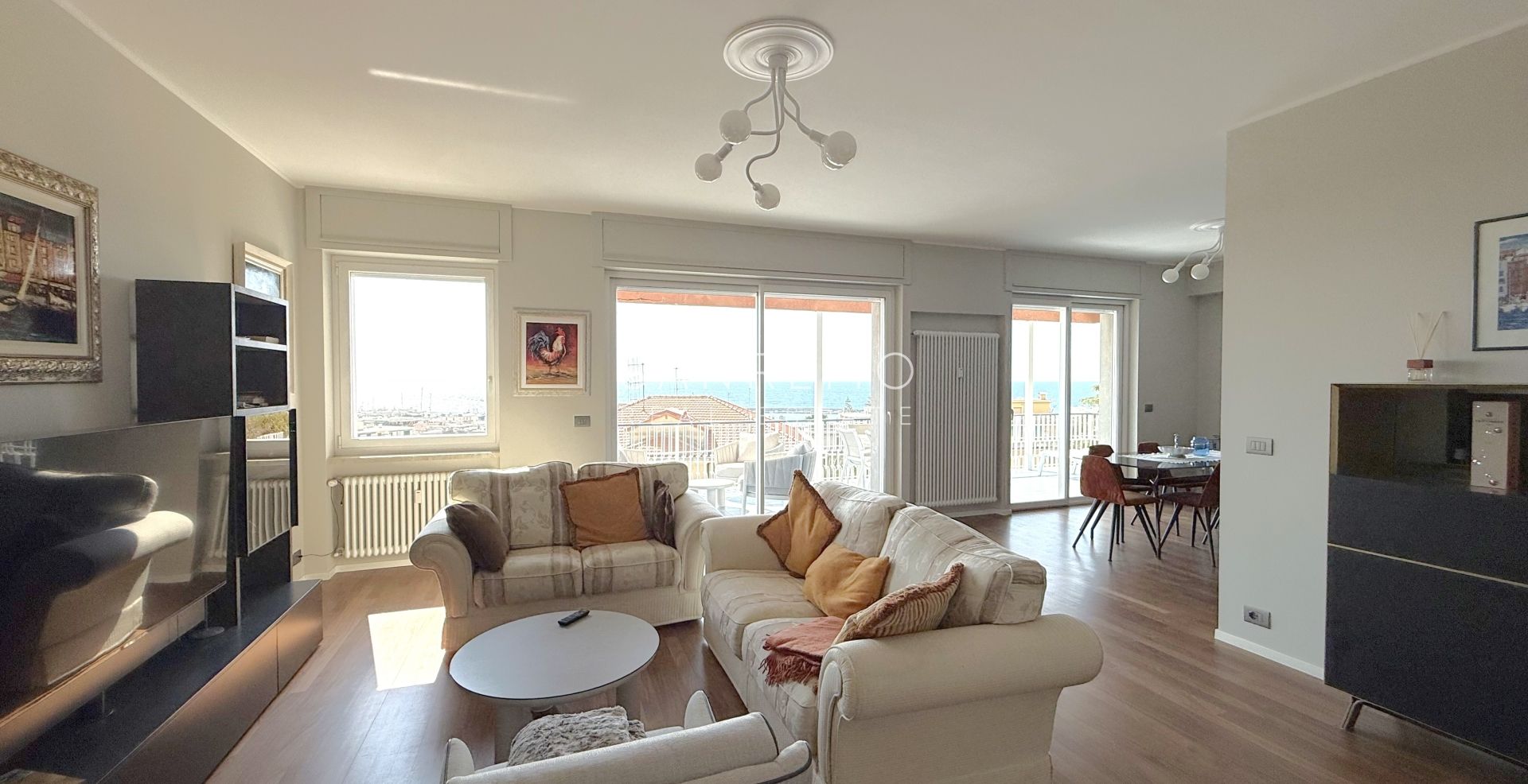 Bright 2 bedroom apartment with terrace and sea view