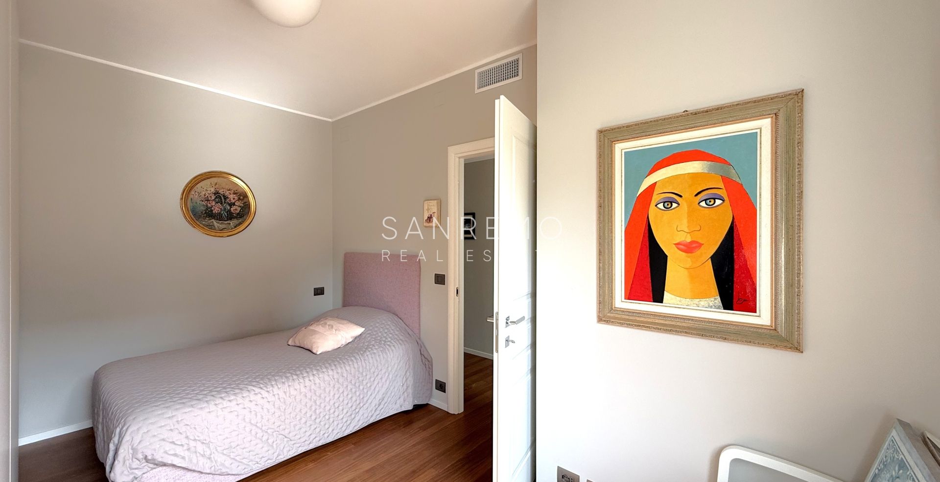 Apartment with excellent exposure, terrace, and pleasant sea view