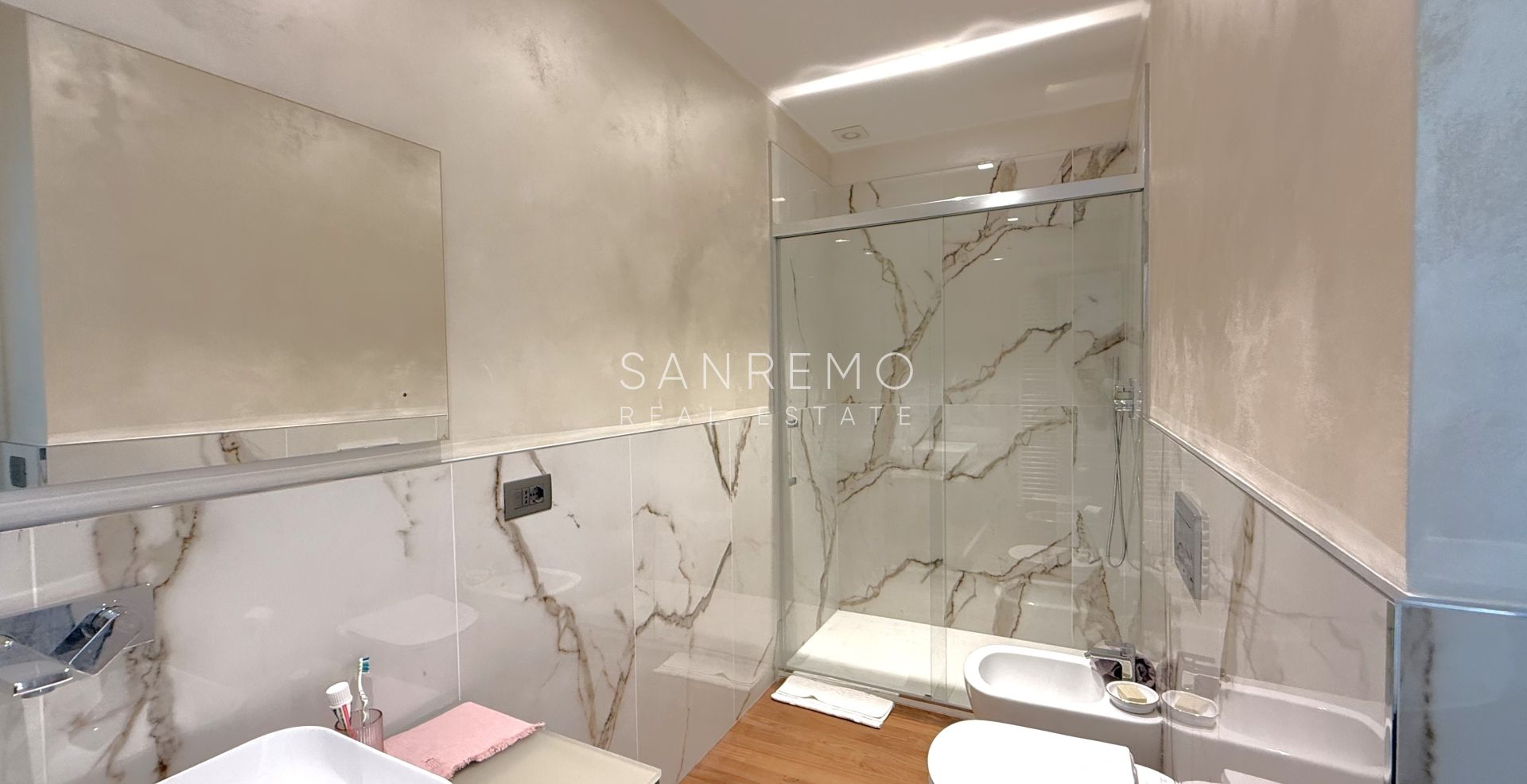Apartment with excellent exposure, terrace, and pleasant sea view