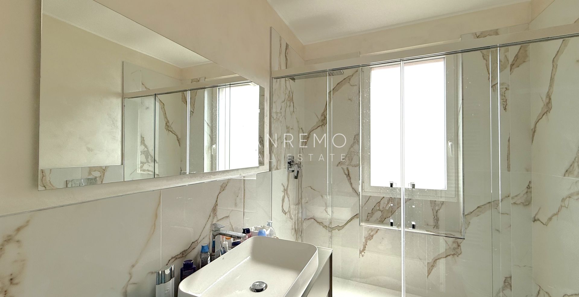 Apartment with excellent exposure, terrace, and pleasant sea view