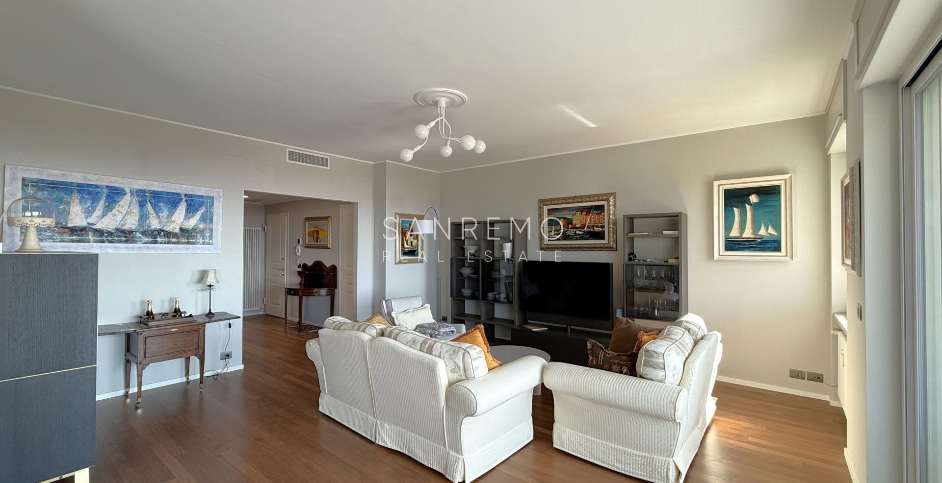 Apartment with excellent exposure, terrace, and pleasant sea view
