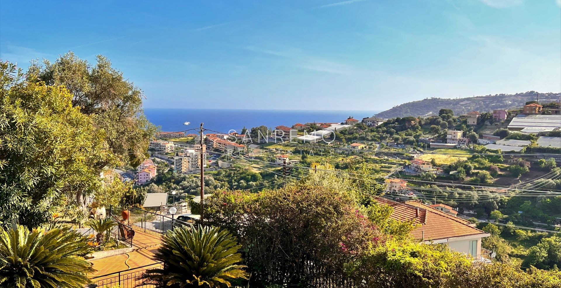 Villa on the first hill of Sanremo with swimming pool