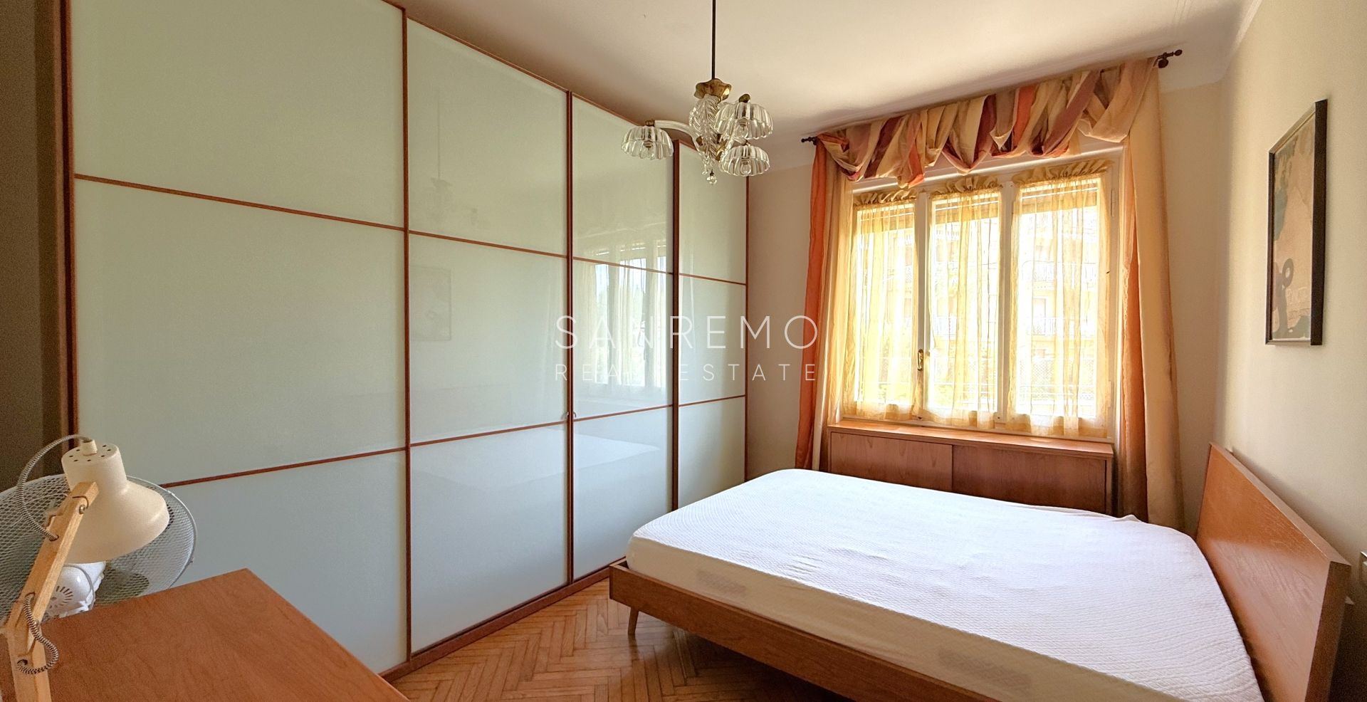 Apartment with terrace and sea view in a quiet and private setting