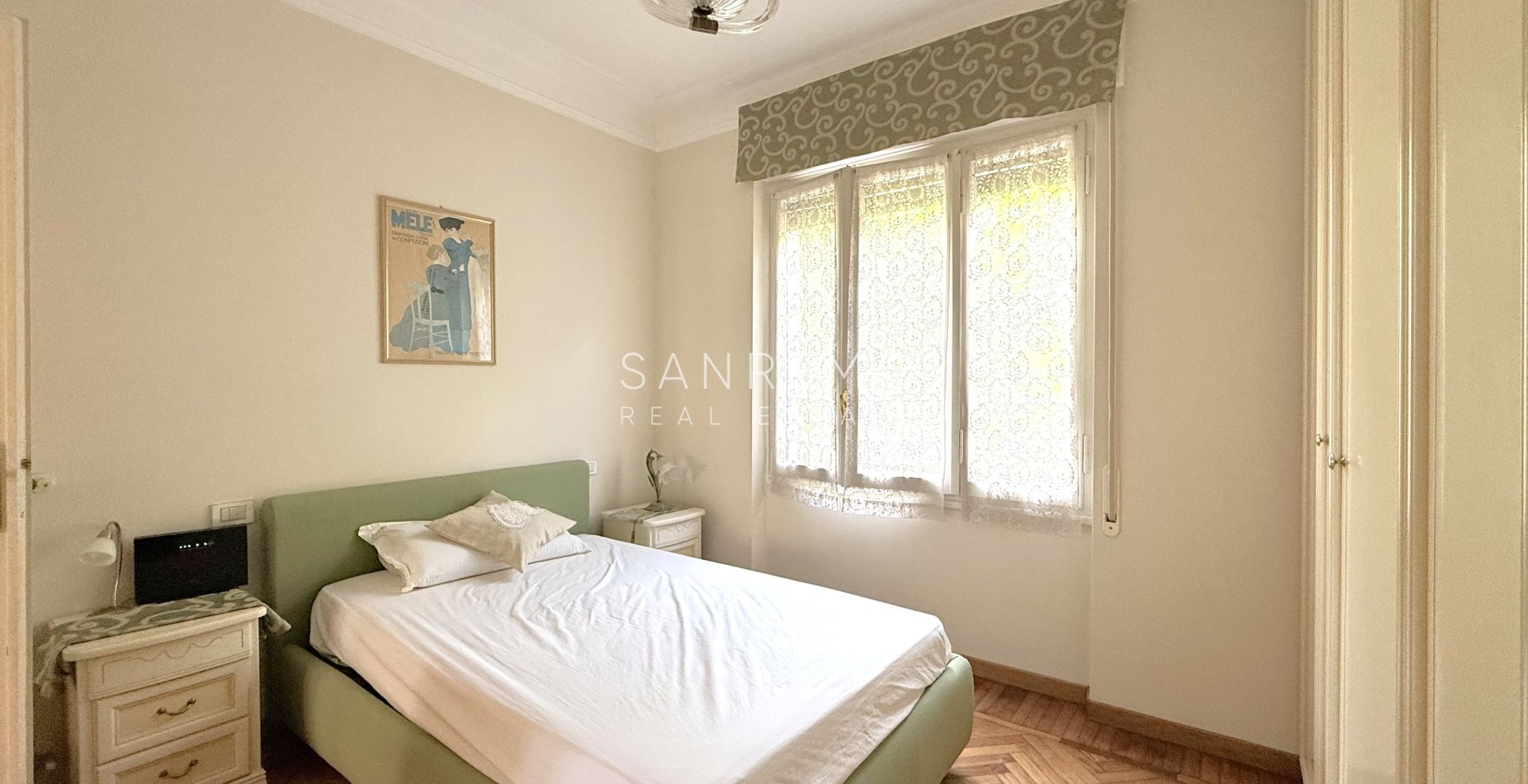 Apartment with terrace and sea view in a quiet and private setting