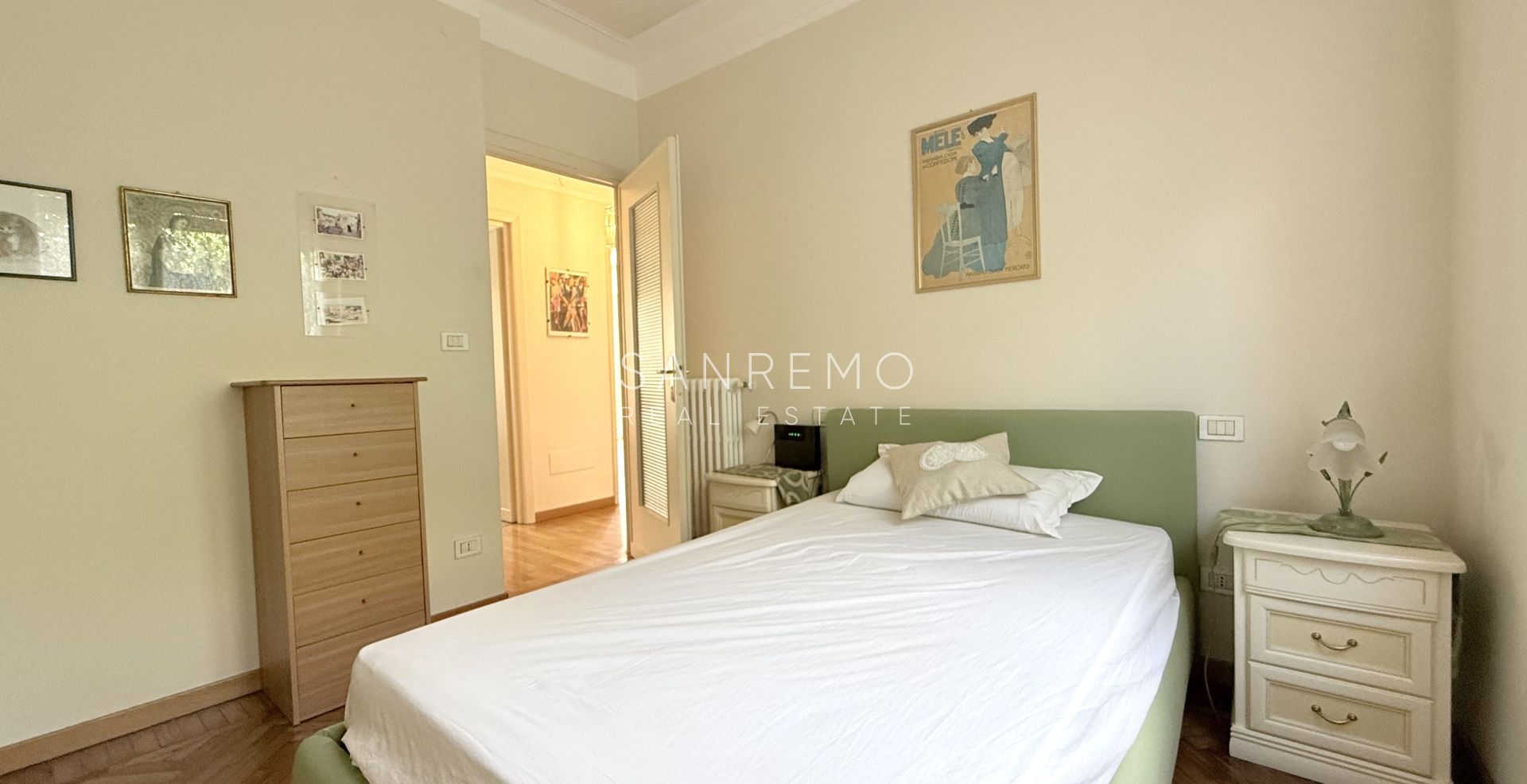 Apartment with terrace and sea view in a quiet and private setting