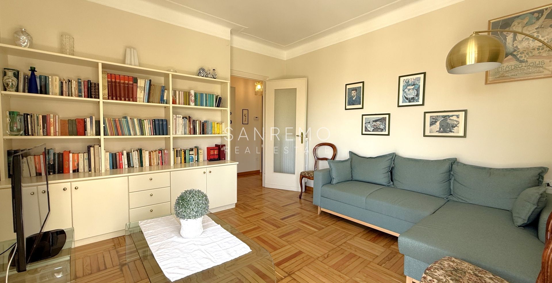 Apartment with terrace and sea view in a quiet and private setting