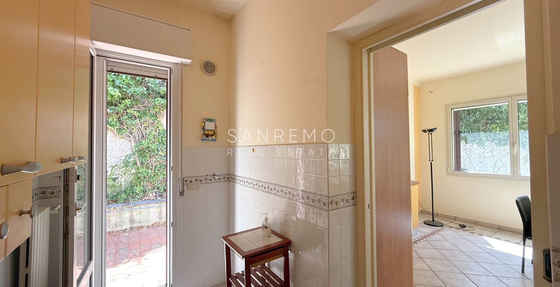 Villa on the first hill of Sanremo with swimming pool