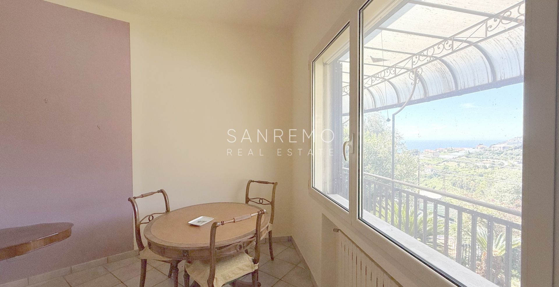 Villa on the first hill of Sanremo with swimming pool