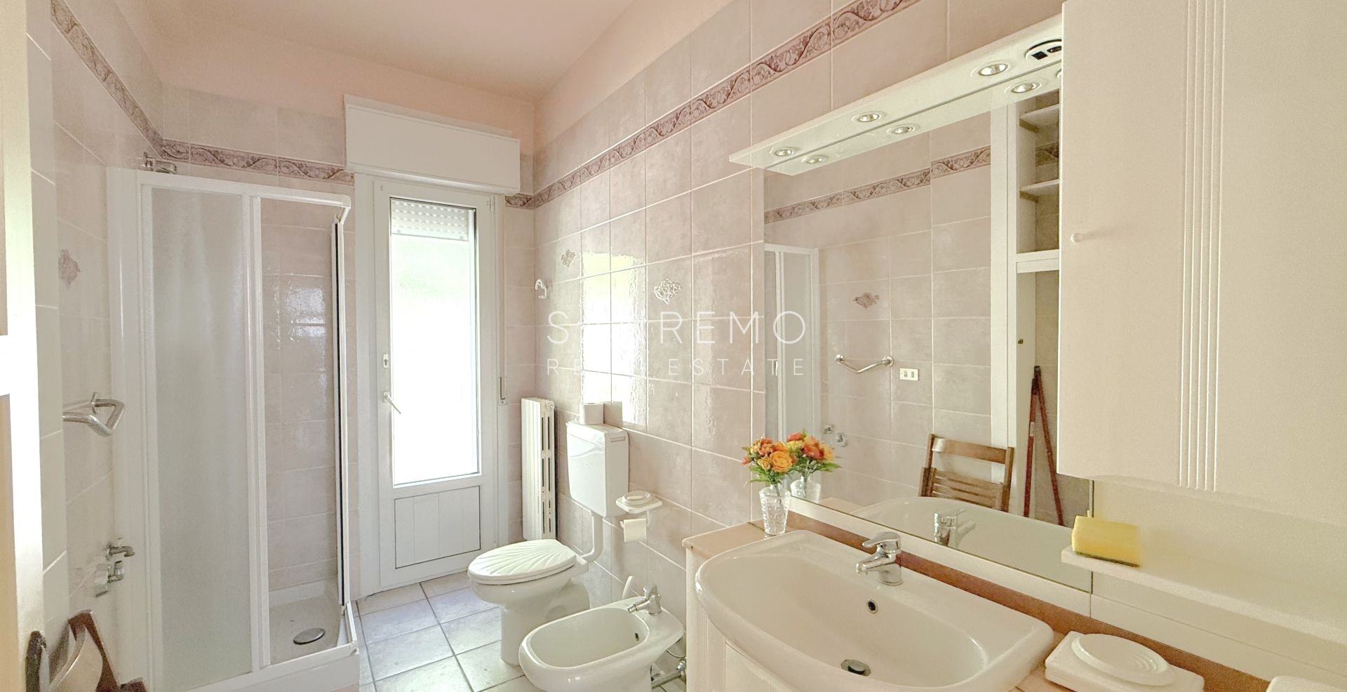 Villa on the first hill of Sanremo with swimming pool