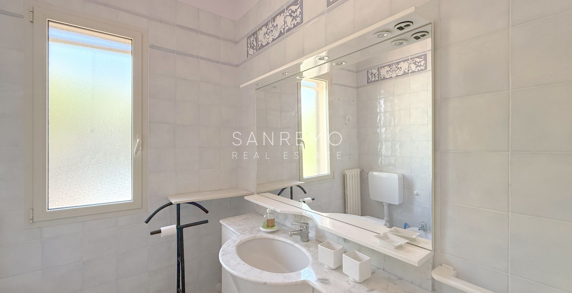 Villa on the first hill of Sanremo with swimming pool