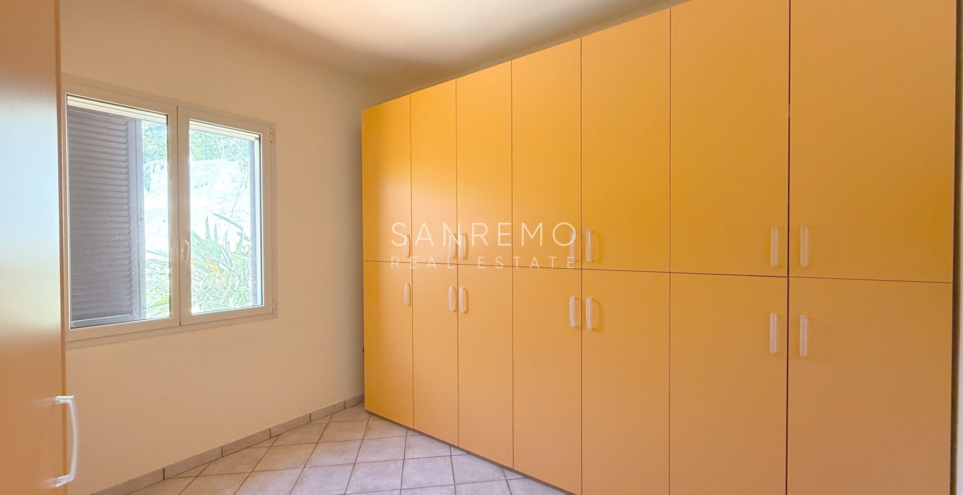 Villa on the first hill of Sanremo with swimming pool