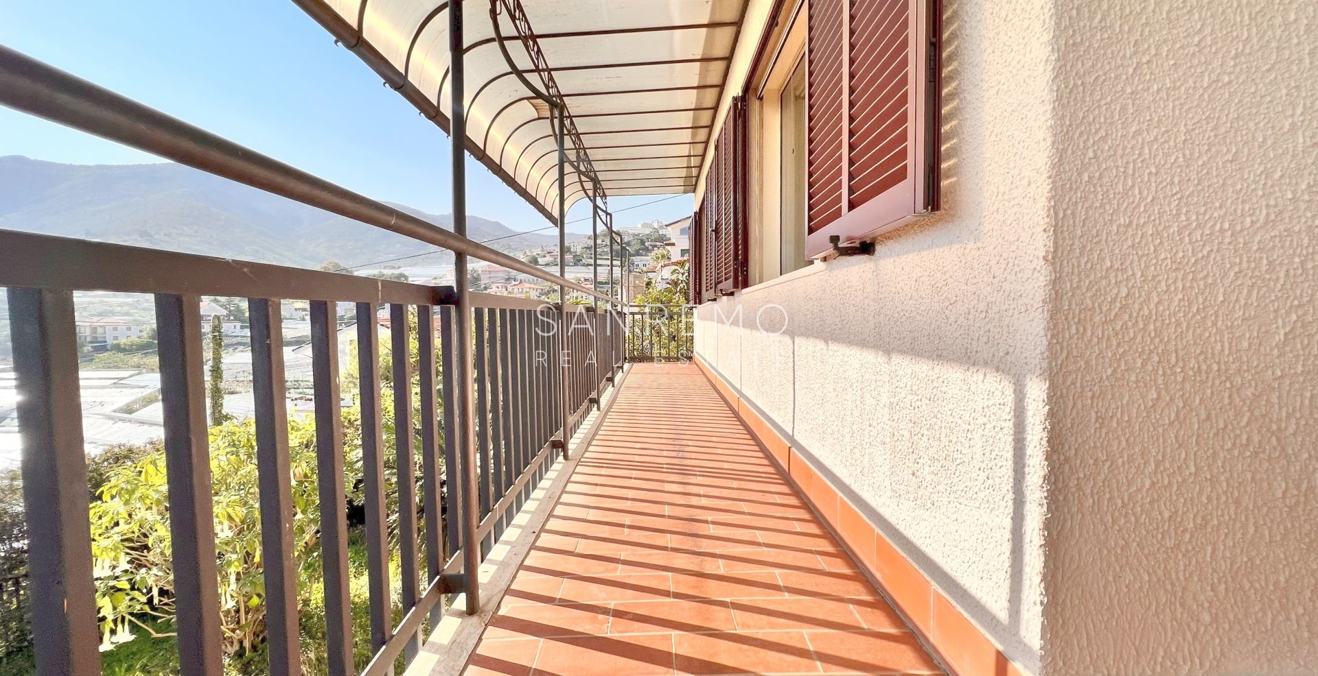 Villa on the first hill of Sanremo with swimming pool