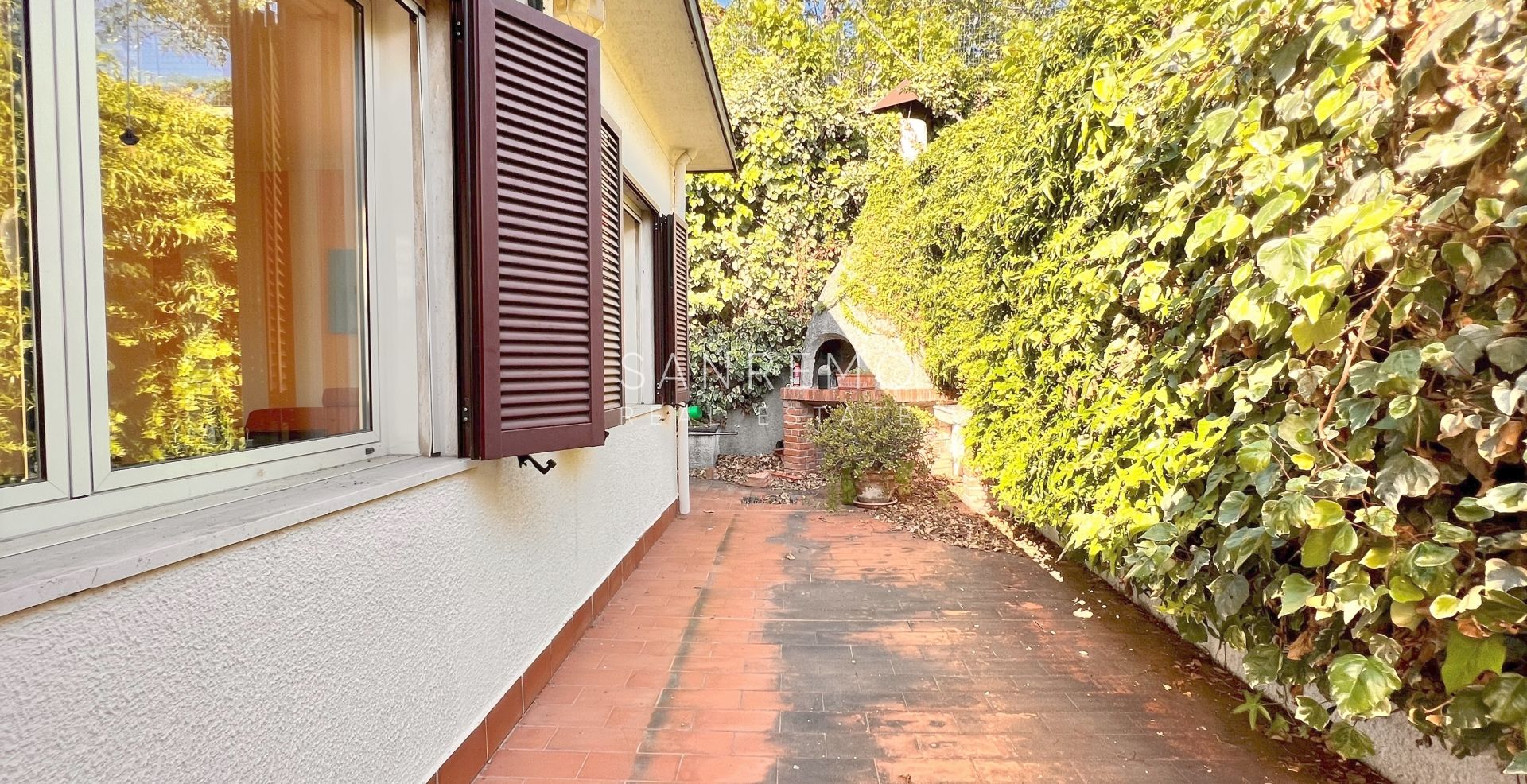 Villa on the first hill of Sanremo with swimming pool