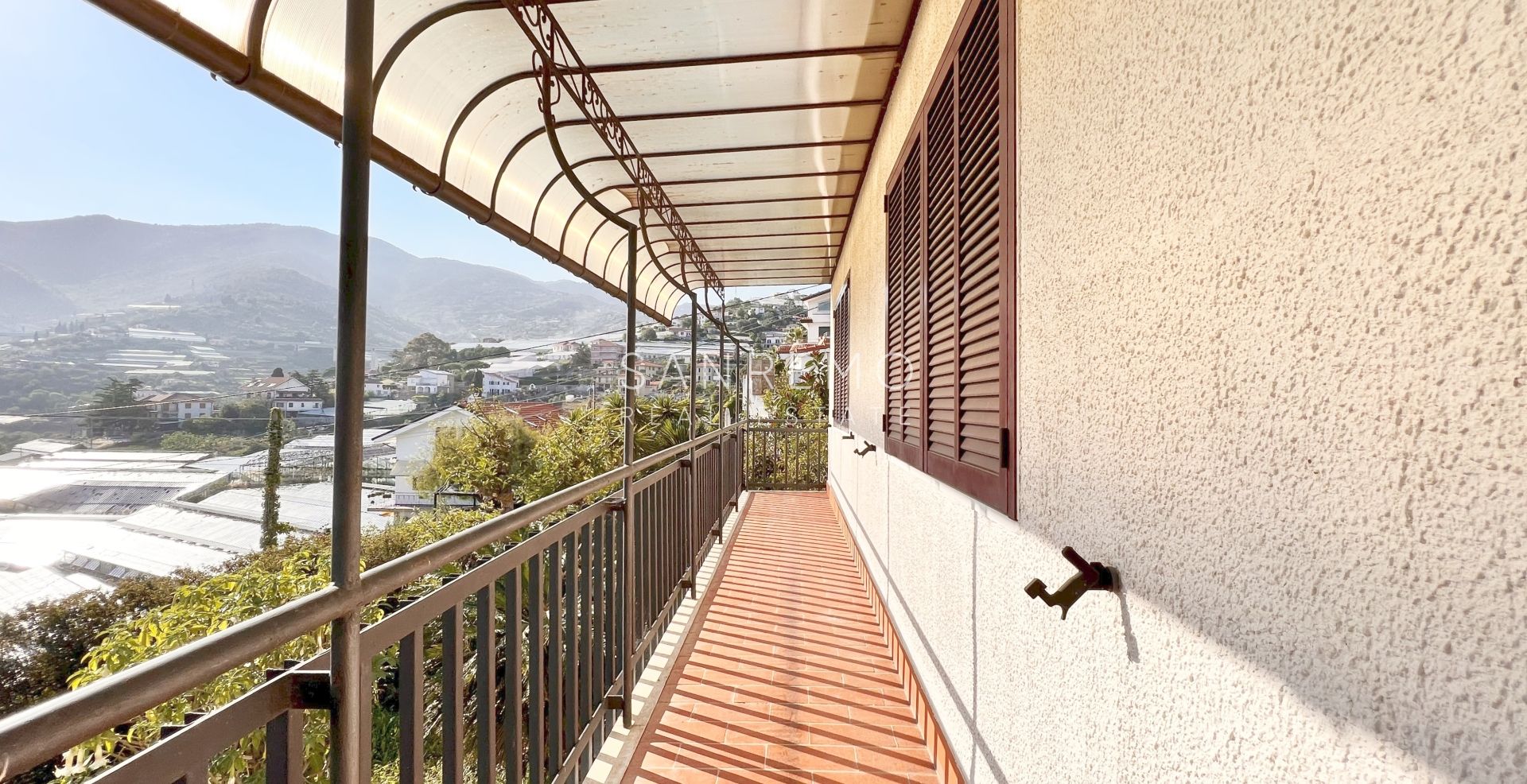 Villa on the first hill of Sanremo with swimming pool