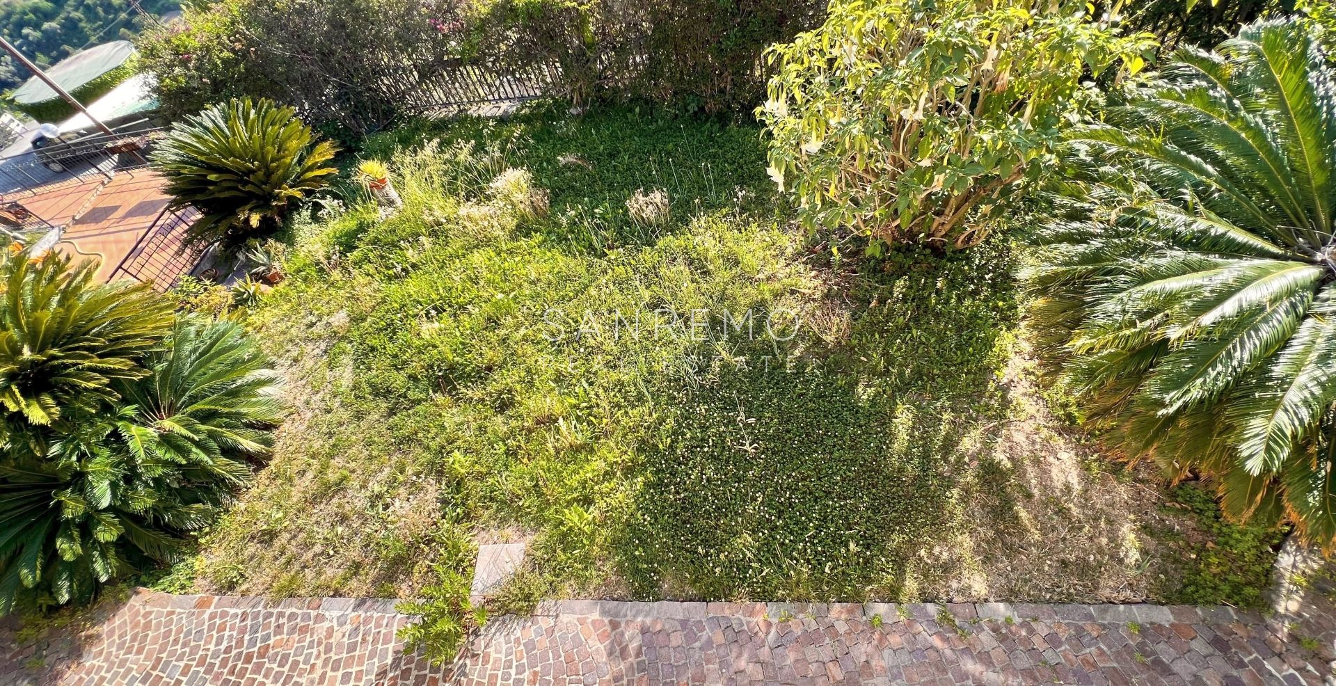 Villa on the first hill of Sanremo with swimming pool