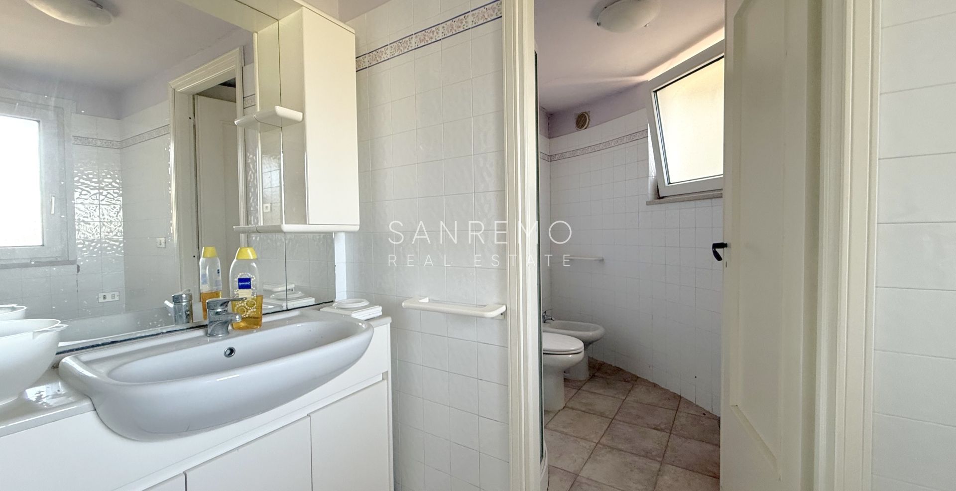 Villa on the first hill of Sanremo with swimming pool