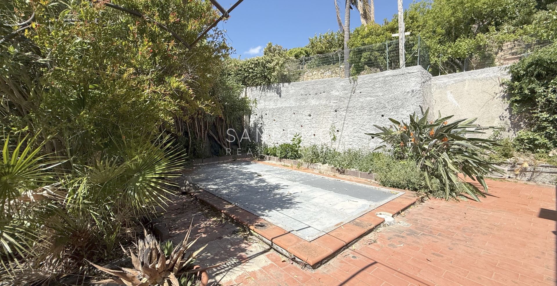 Villa on the first hill of Sanremo with swimming pool