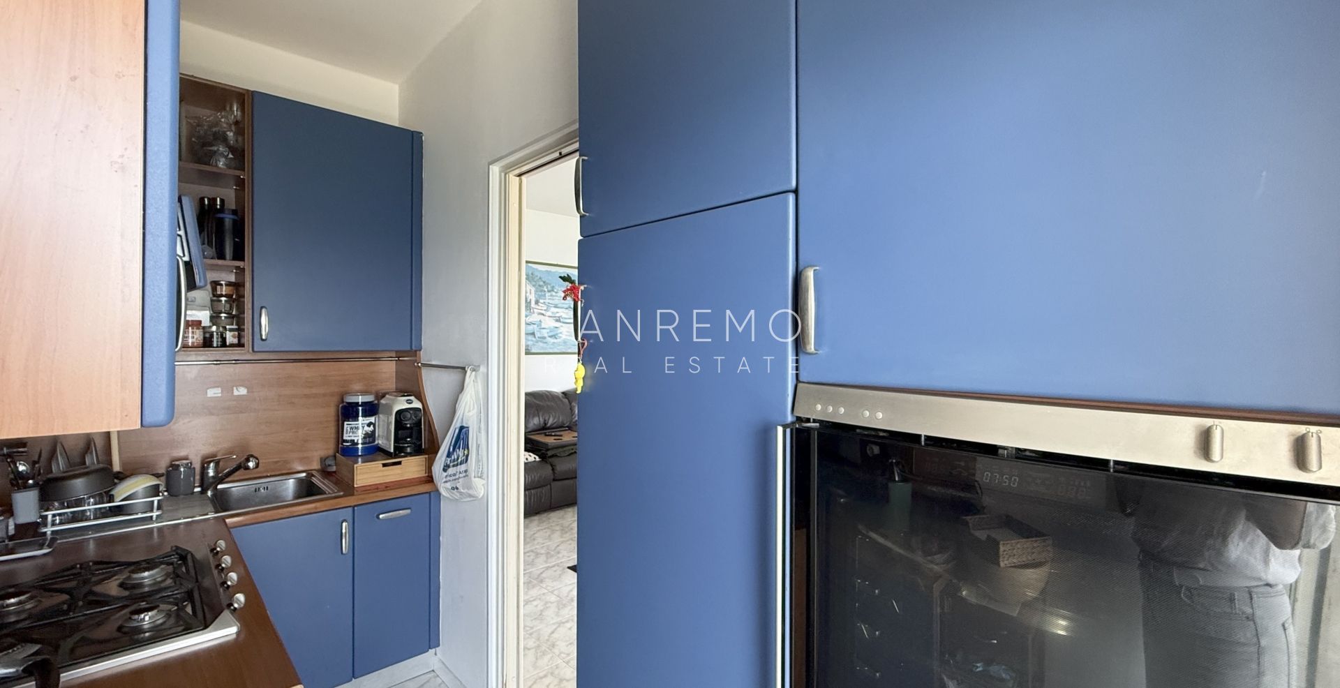Spacious one-bedroom apartment with an unparalleled view over the entire Gulf of Sanremo
