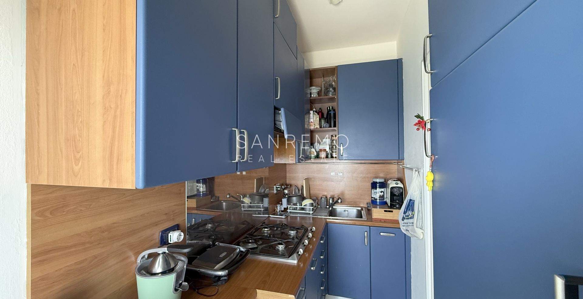 Spacious one-bedroom apartment with an unparalleled view over the entire Gulf of Sanremo