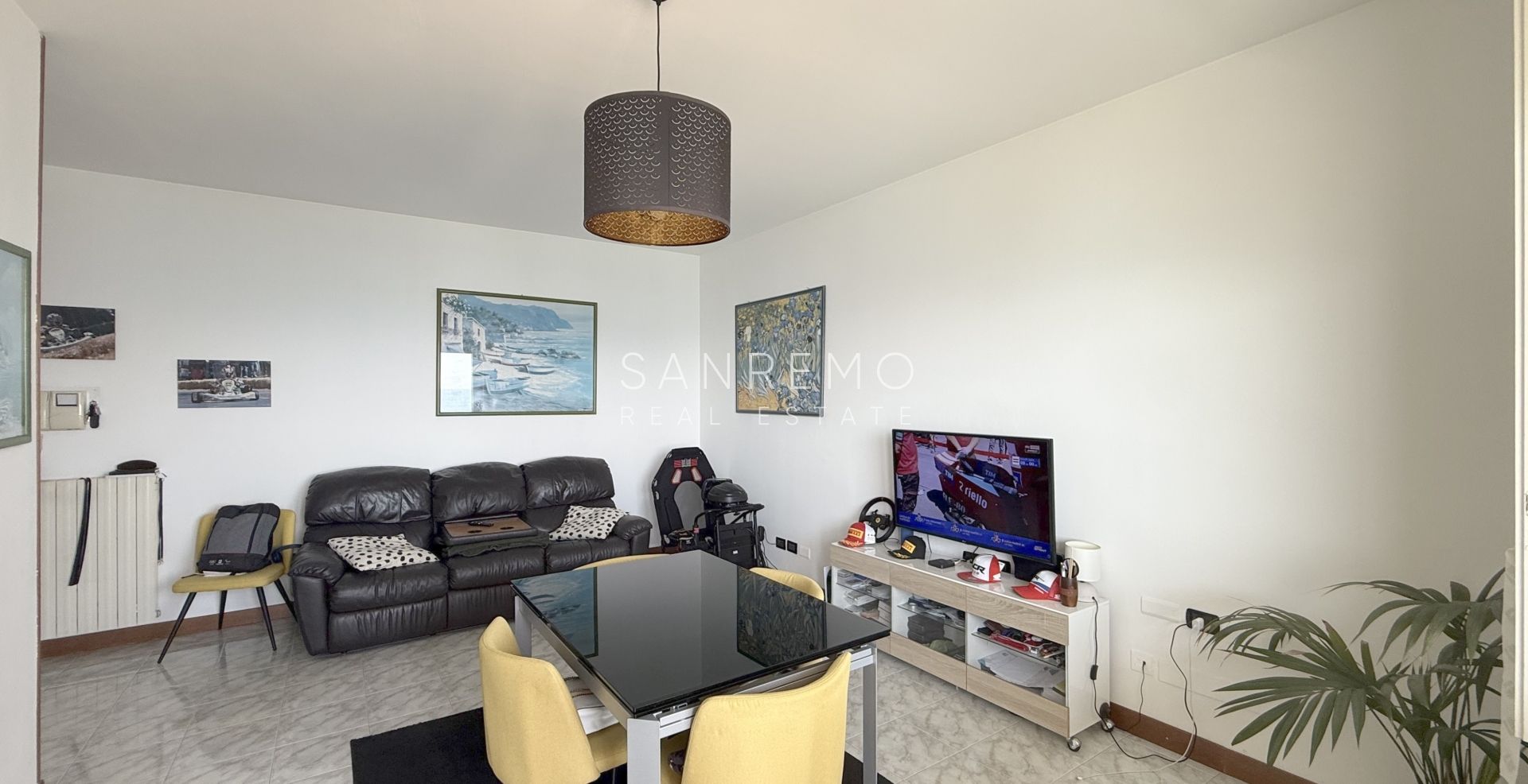Spacious one-bedroom apartment with an unparalleled view over the entire Gulf of Sanremo