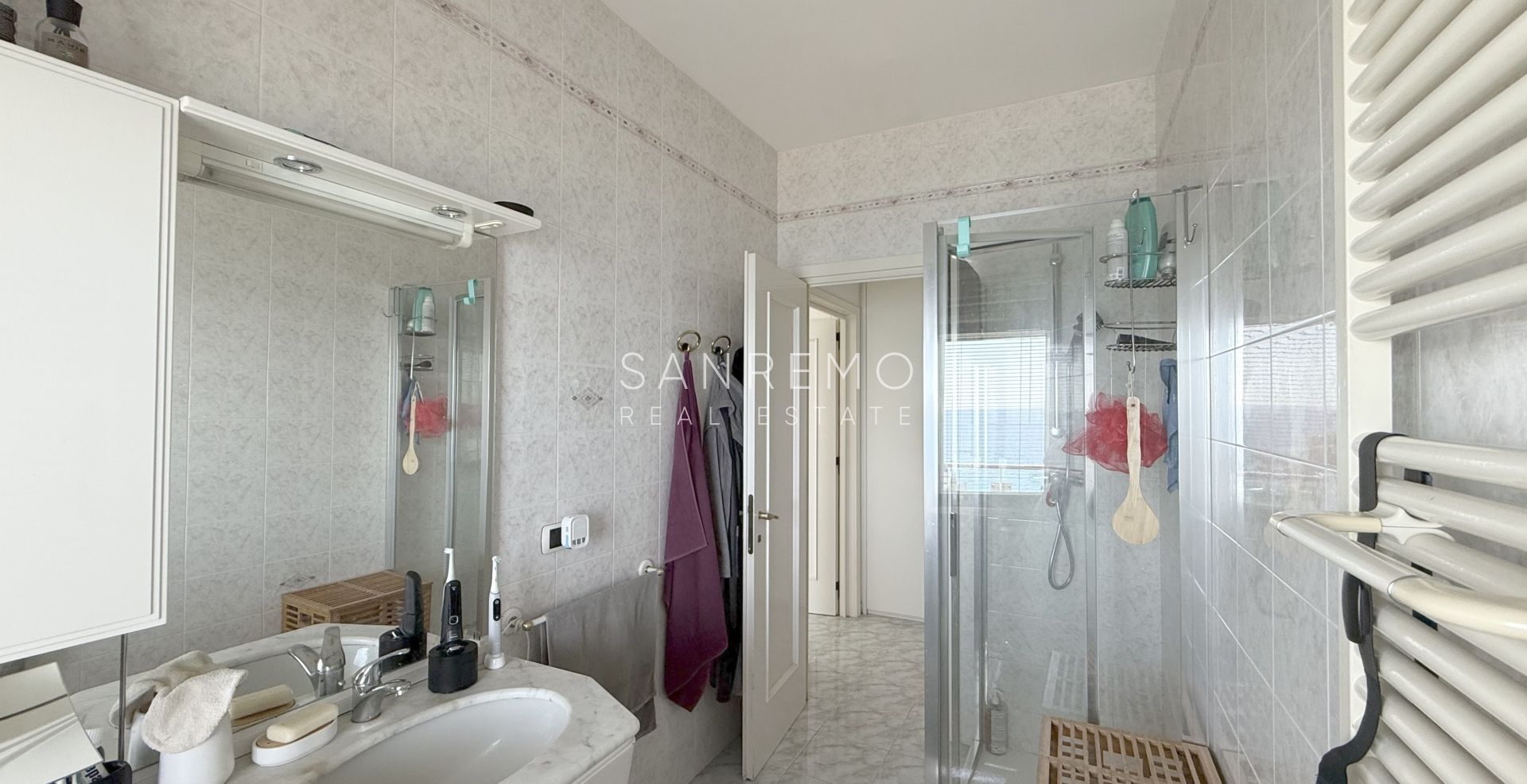 Spacious one-bedroom apartment with an unparalleled view over the entire Gulf of Sanremo