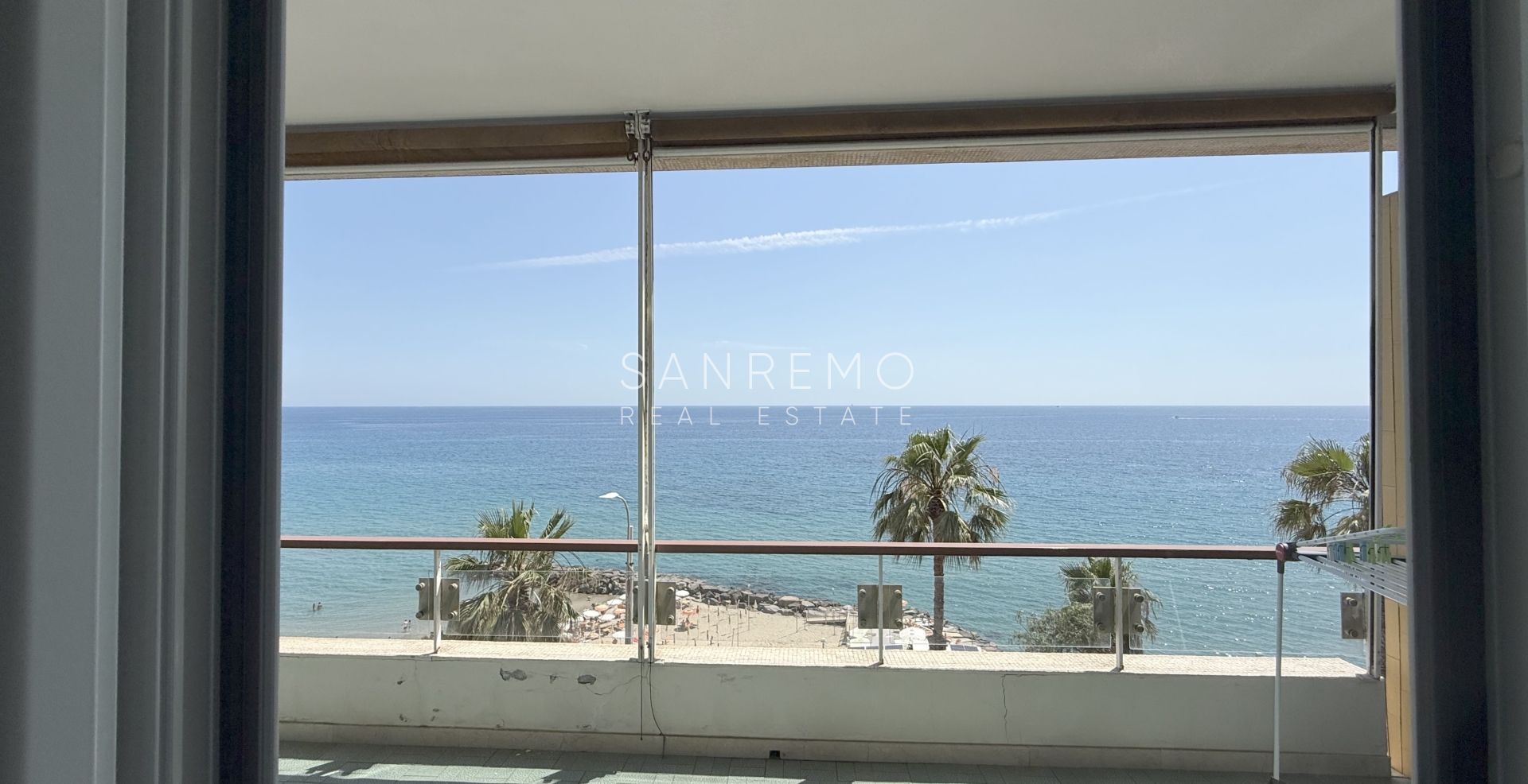 Spacious one-bedroom apartment with an unparalleled view over the entire Gulf of Sanremo