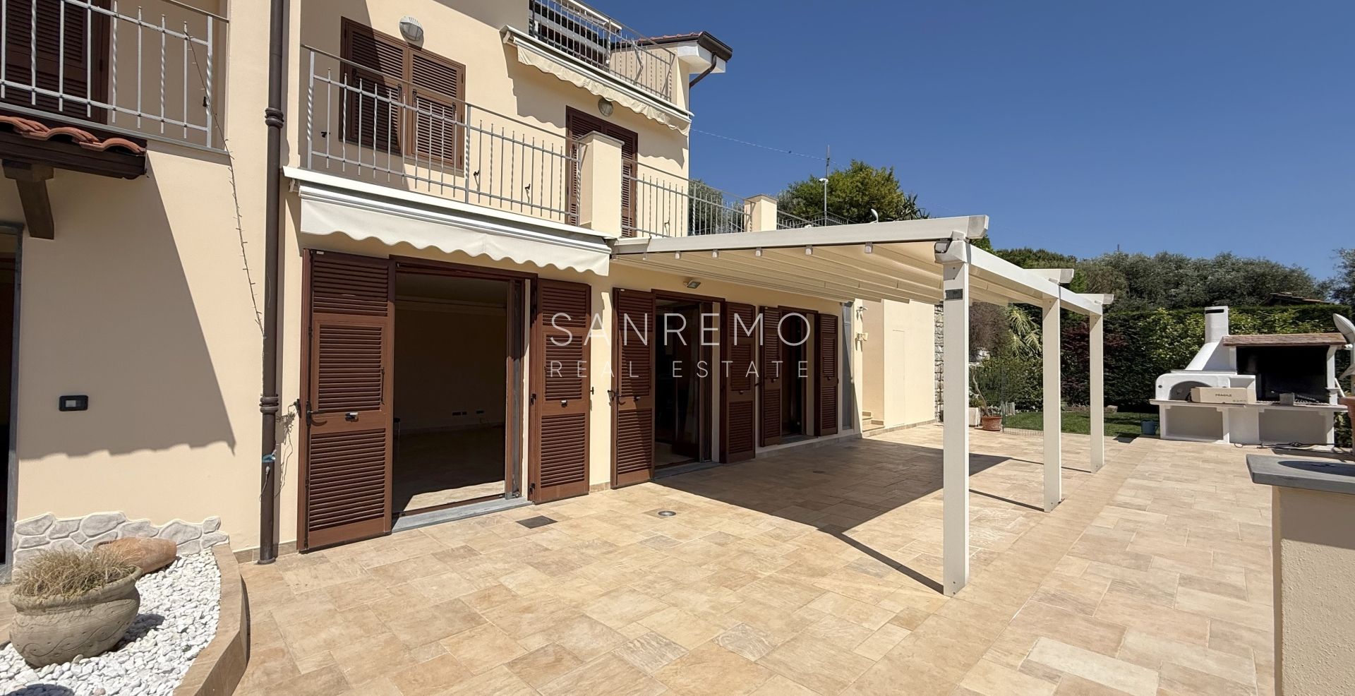 Beautiful villa surrounded by greenery with swimming pool and sea view