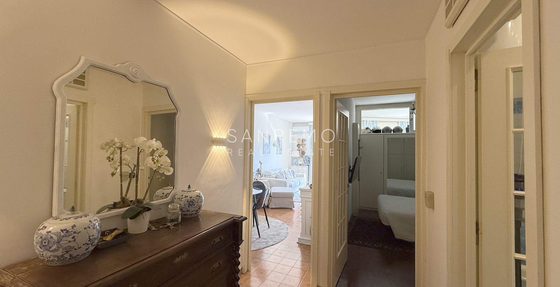 One-bedroom apartment with a large terrace surrounded by greenery