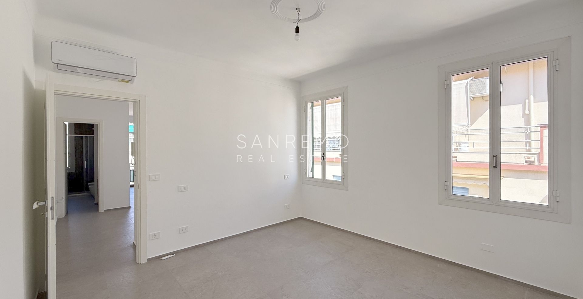 Fully renovated one-bedroom apartment just 50 metres from the sea.