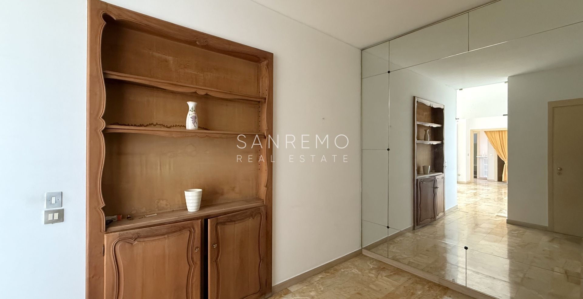 Prestigious apartment in a villa with stunning sea views