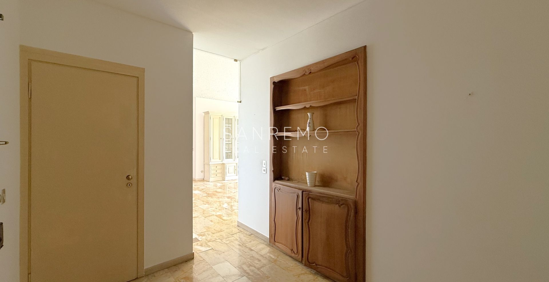 Prestigious apartment in a villa with stunning sea views