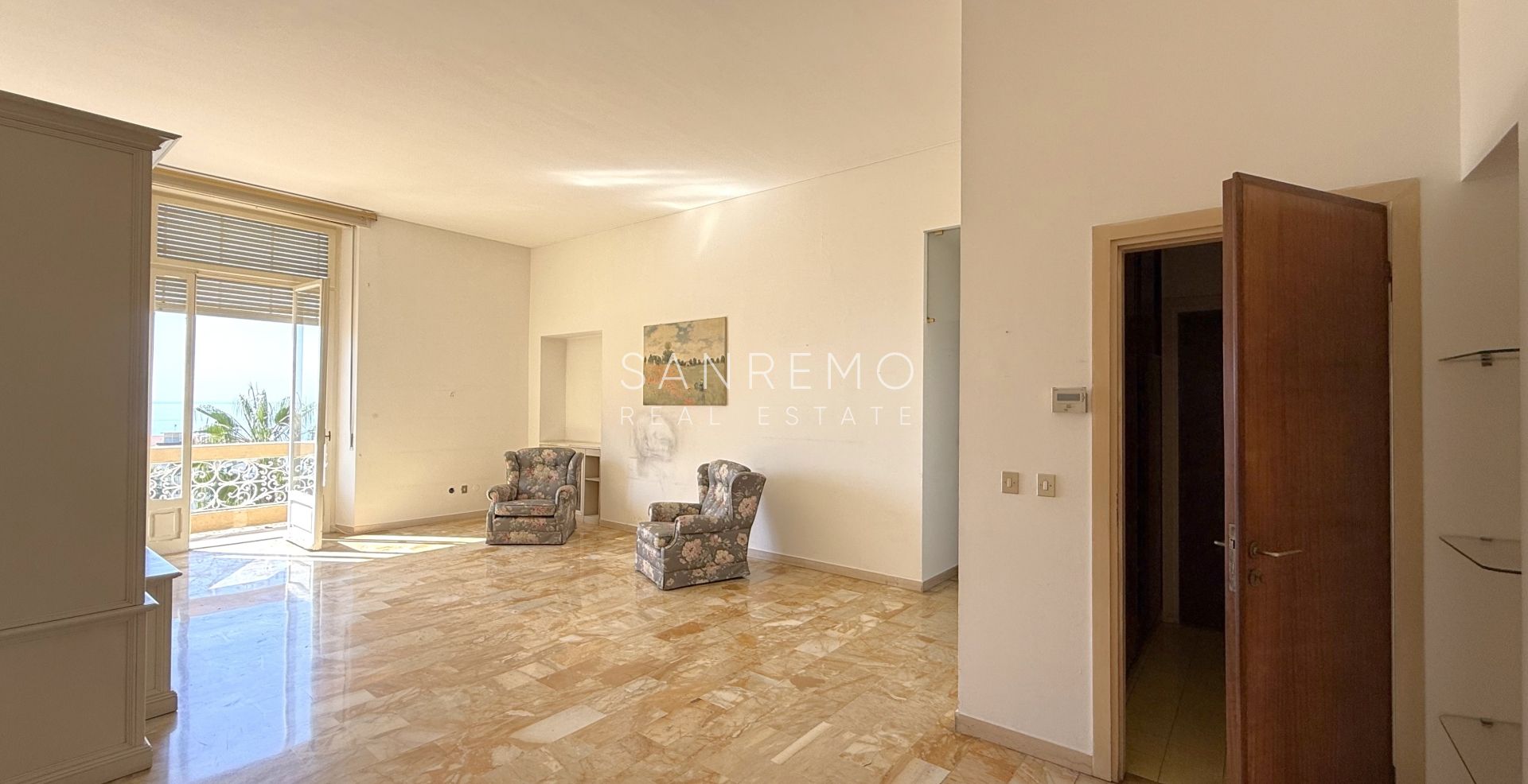 Prestigious apartment in a villa with stunning sea views