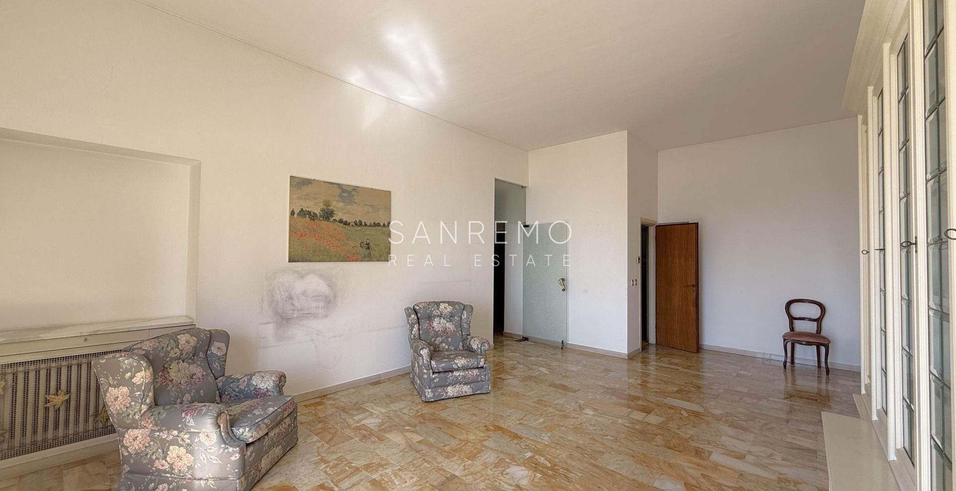 Prestigious apartment in a villa with stunning sea views