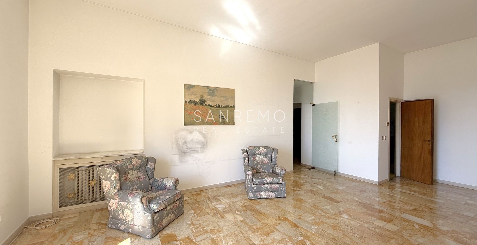 Prestigious apartment in a villa with stunning sea views