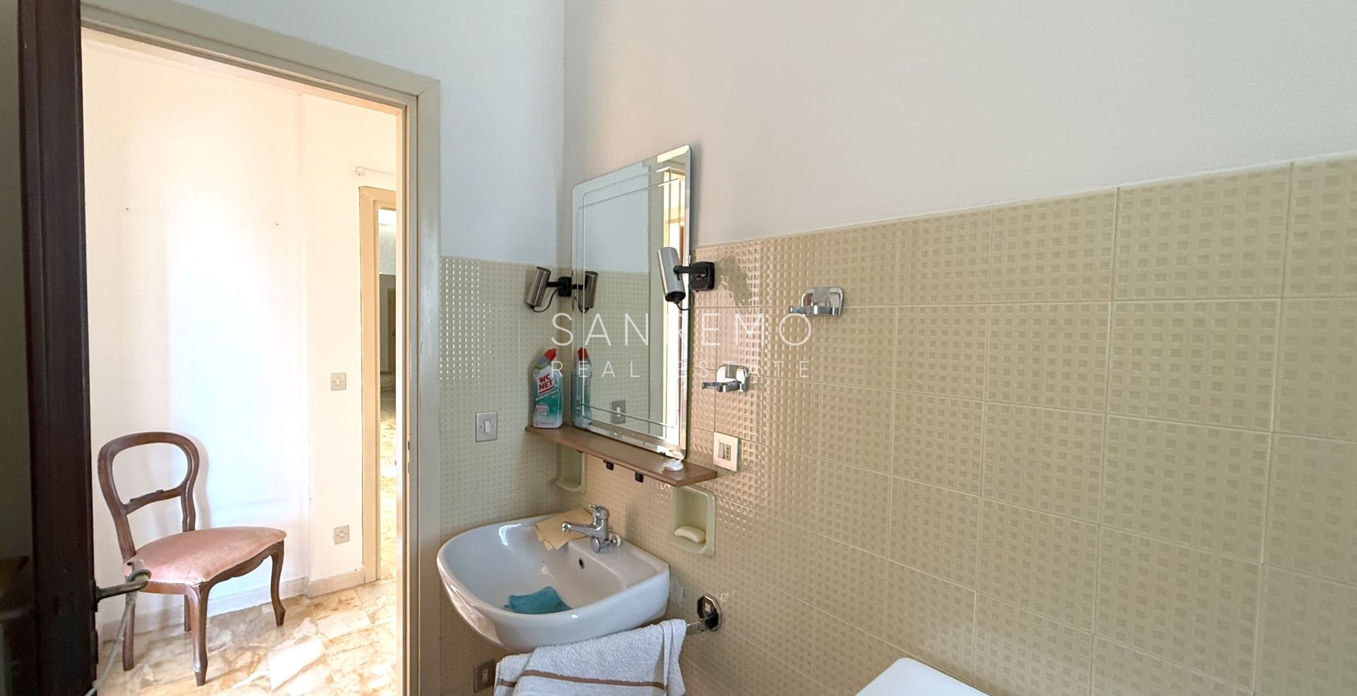 Prestigious apartment in a villa with stunning sea views