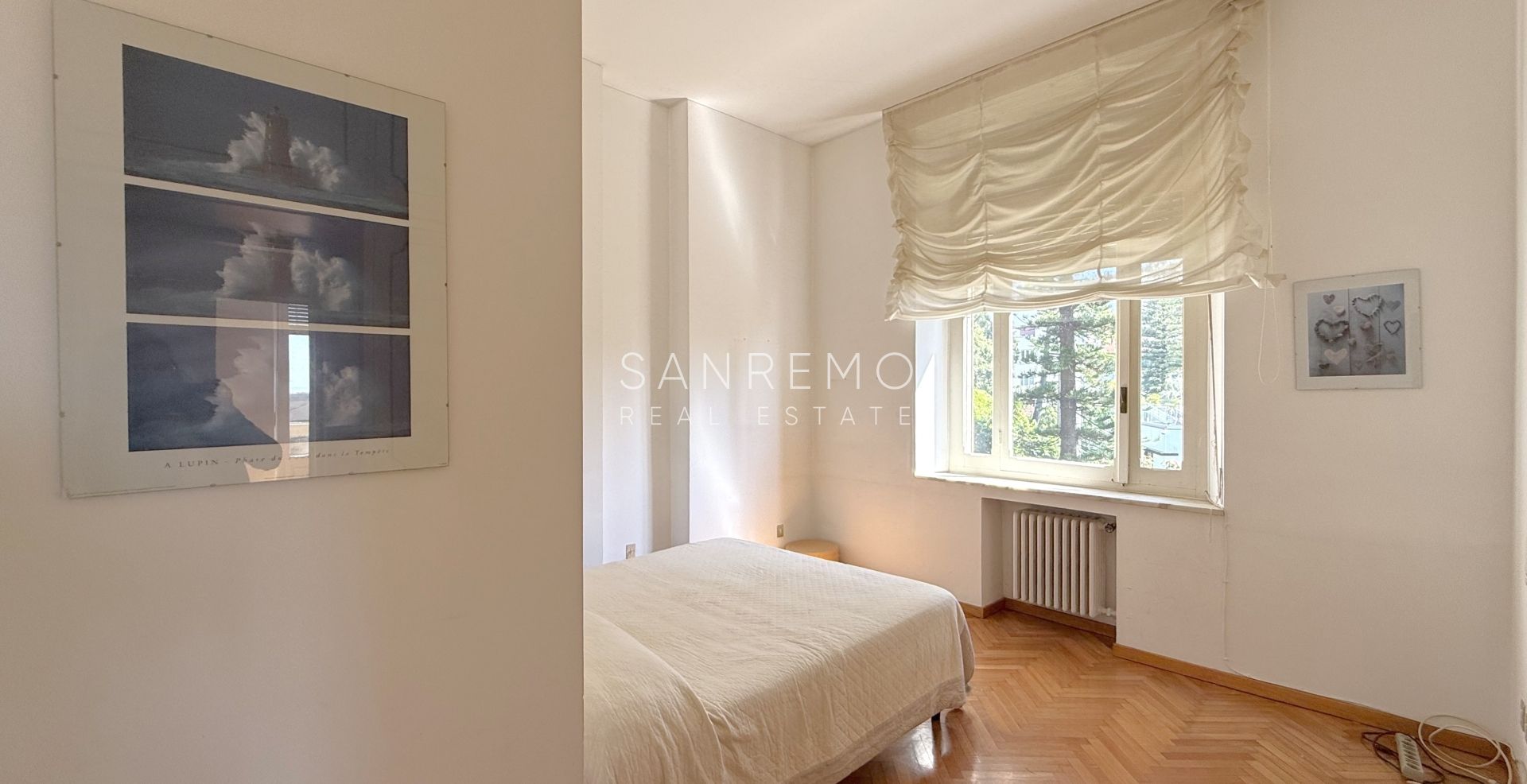 Prestigious apartment in a villa with stunning sea views