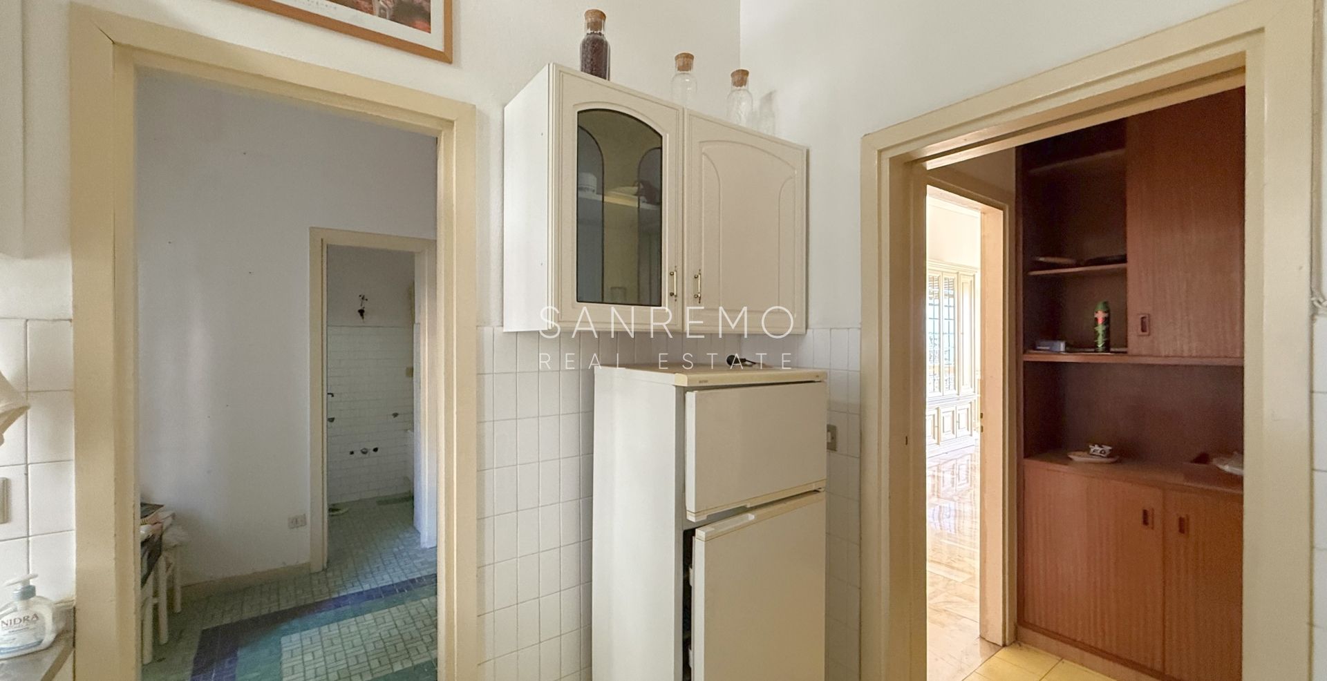 Prestigious apartment in a villa with stunning sea views
