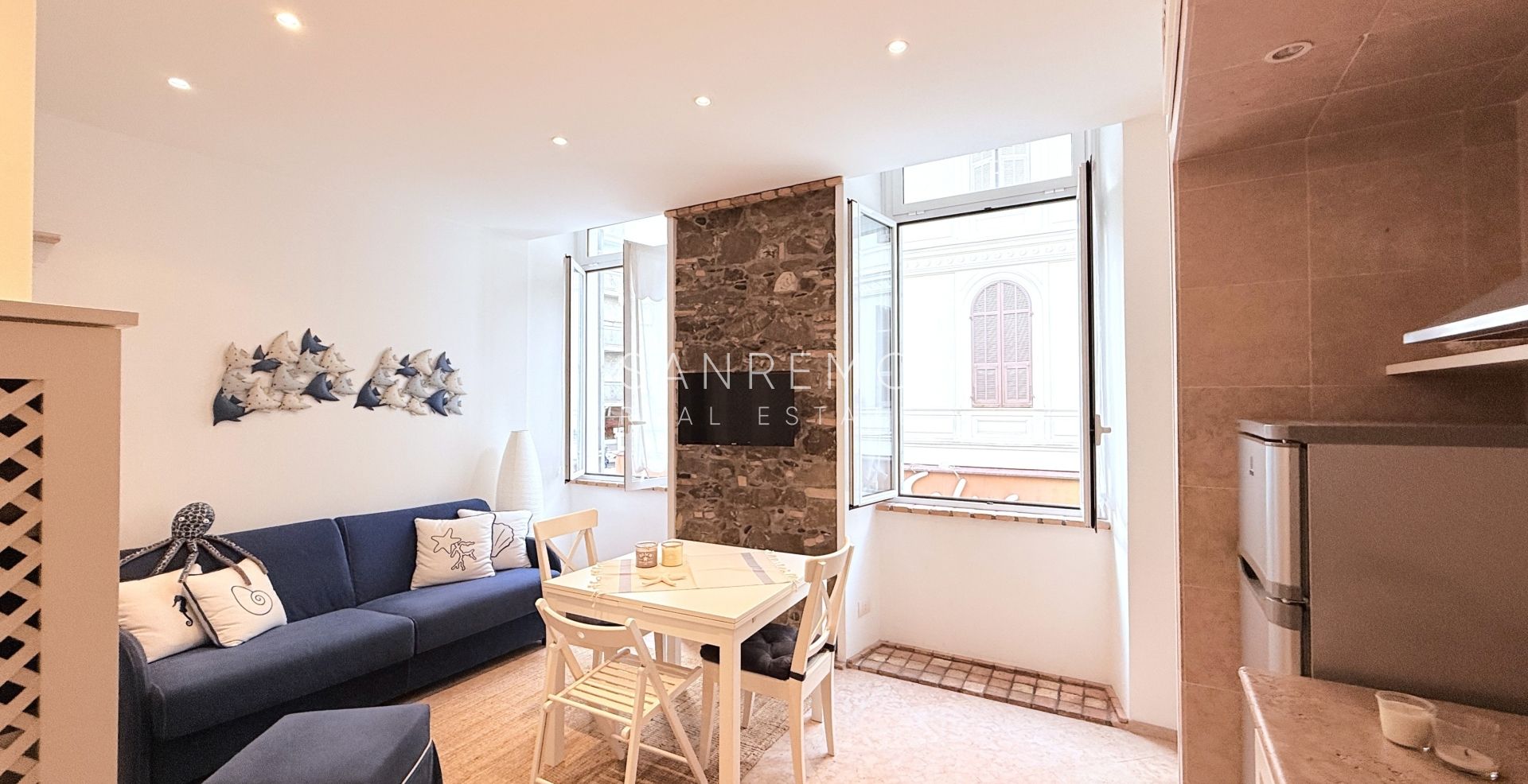Beautifully renovated apartment in a historic building in the heart of the city
