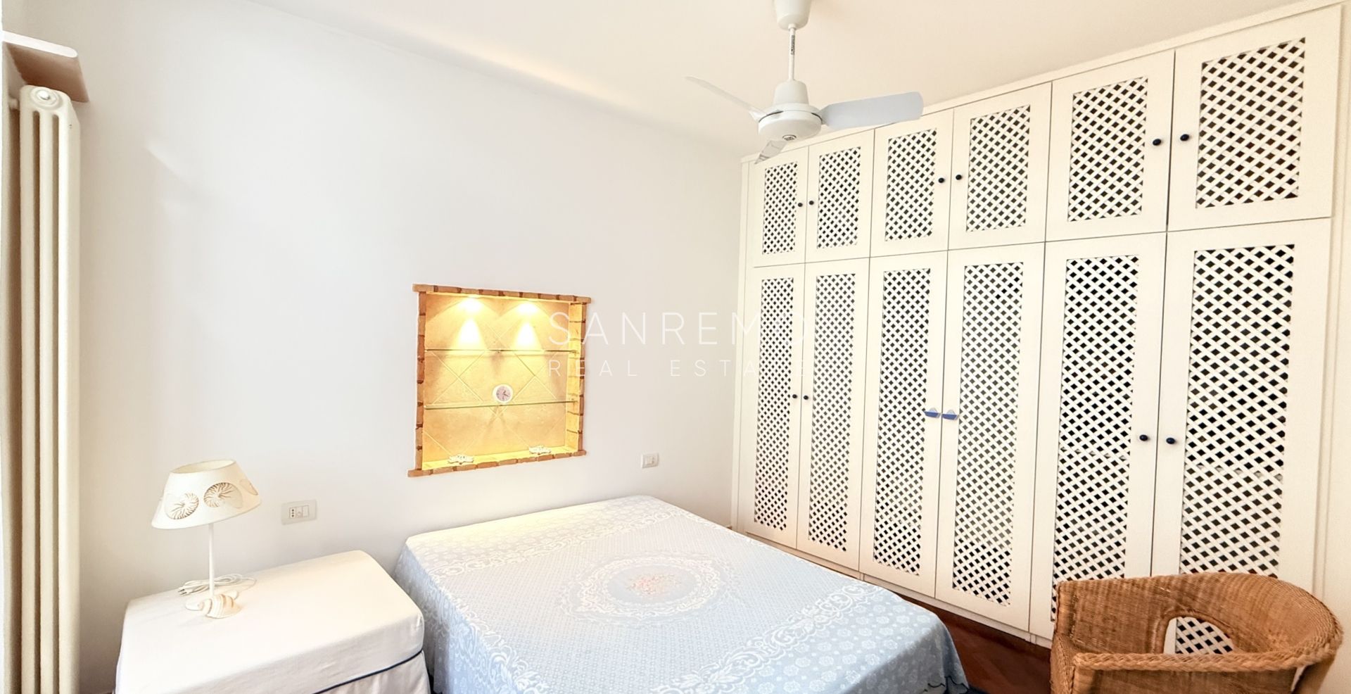 Beautifully renovated apartment in a historic building in the heart of the city