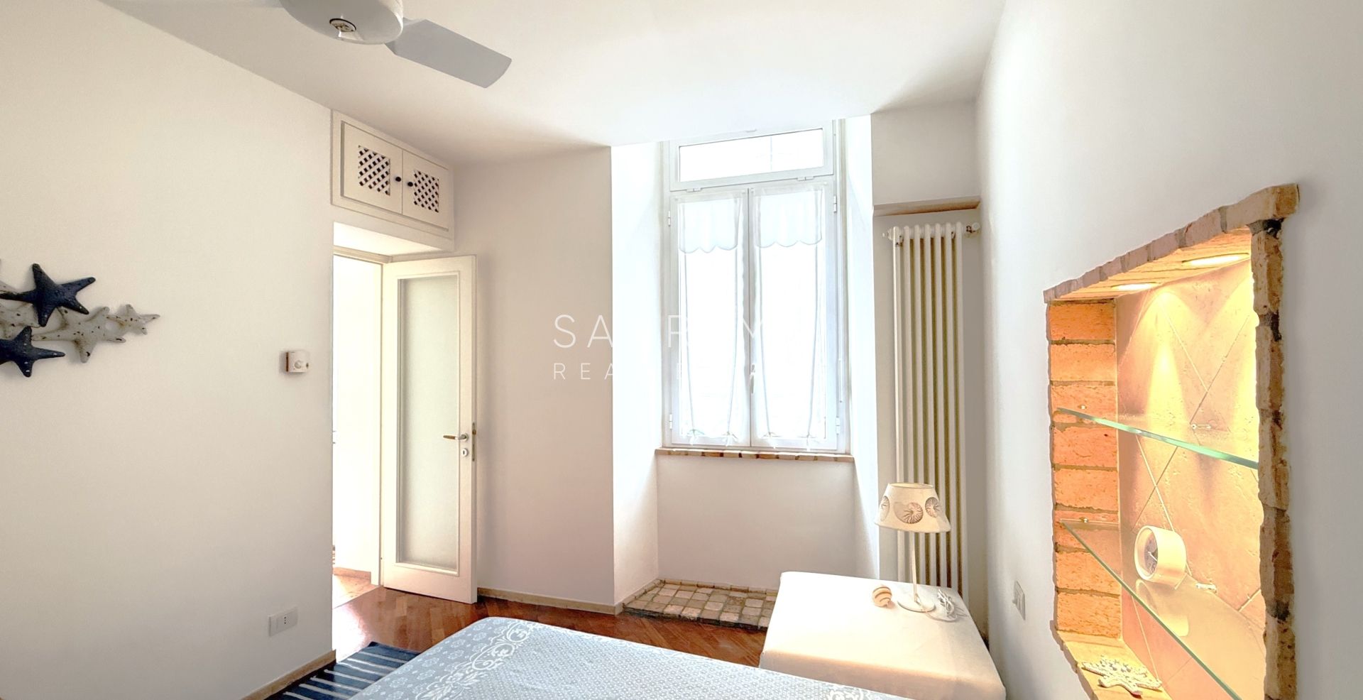 Beautifully renovated apartment in a historic building in the heart of the city